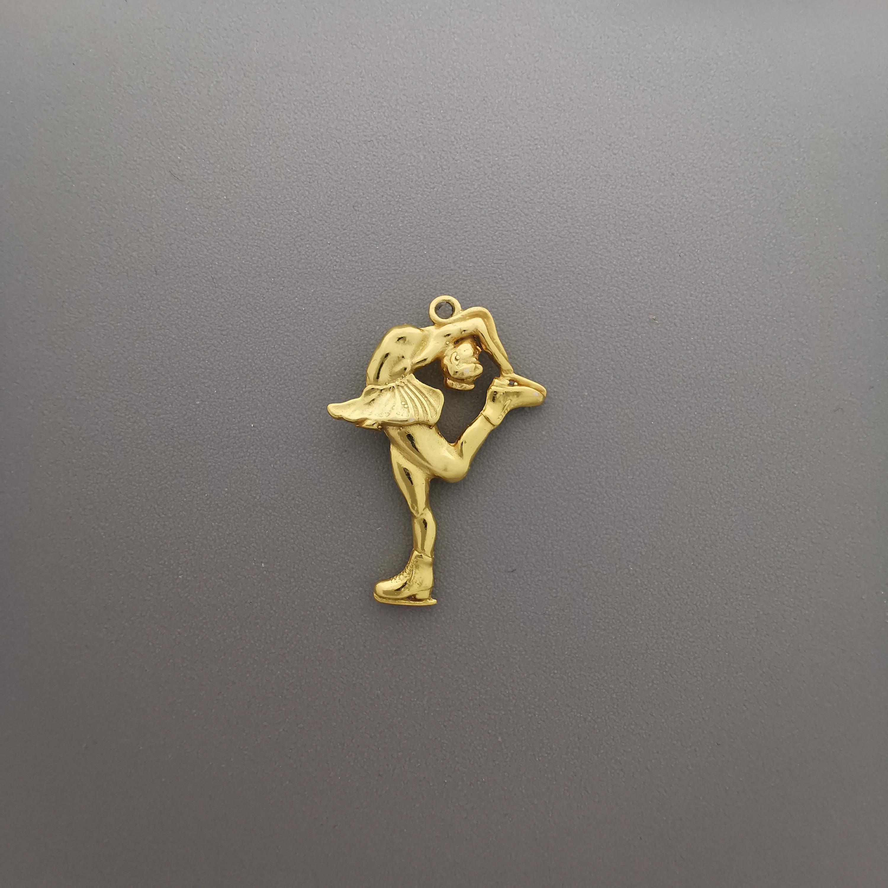 Figure Skating Jewelry Pendant for Women – Gold-Plated 925 Silver Gift – Luxurious Sports Charm for Skaters and Fans – Necklace
