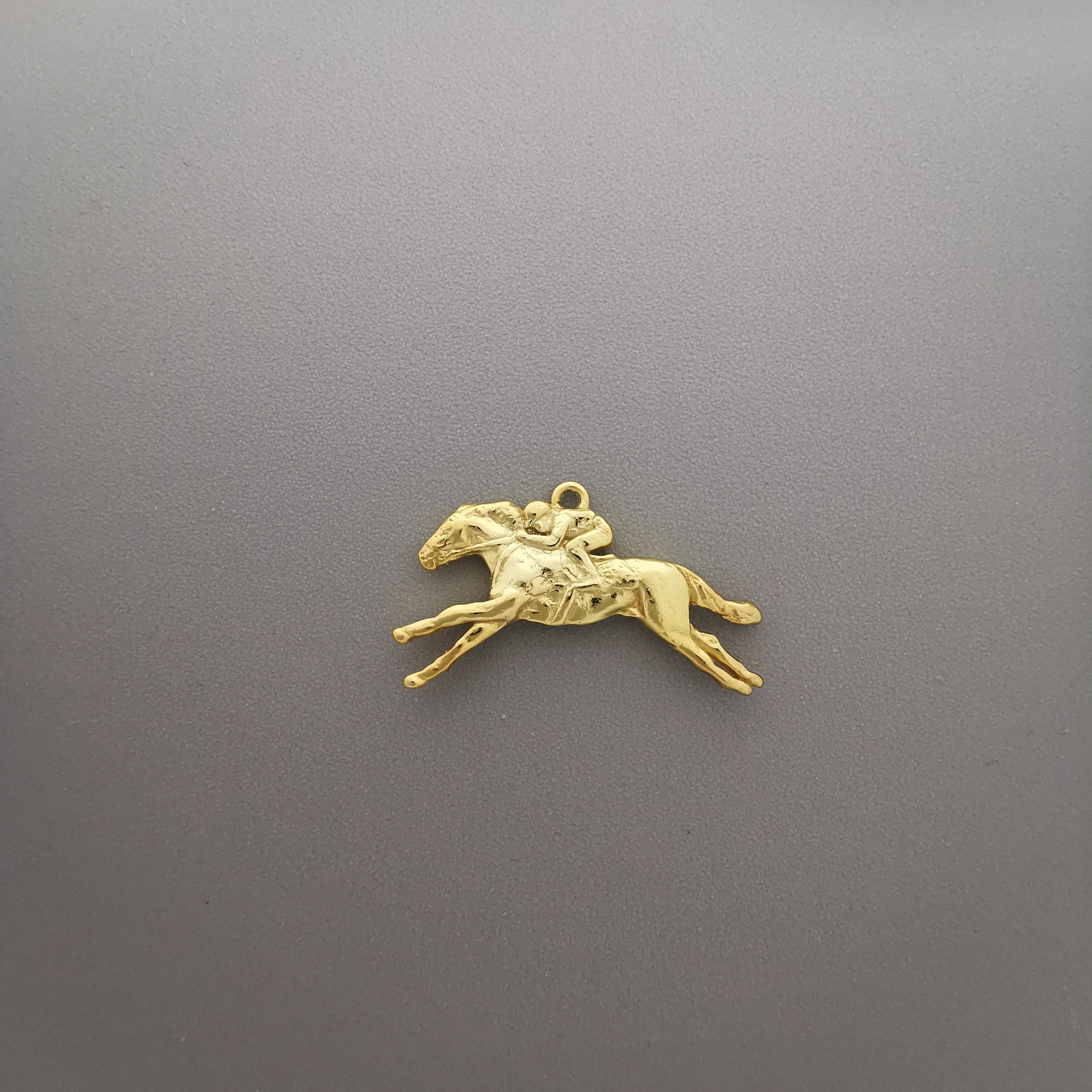 Horse Racing Jewelry Pendant for Men – Gold-Plated 925 Silver Gift – Equestrian Sports Accessory for Riders – Race Day Necklace