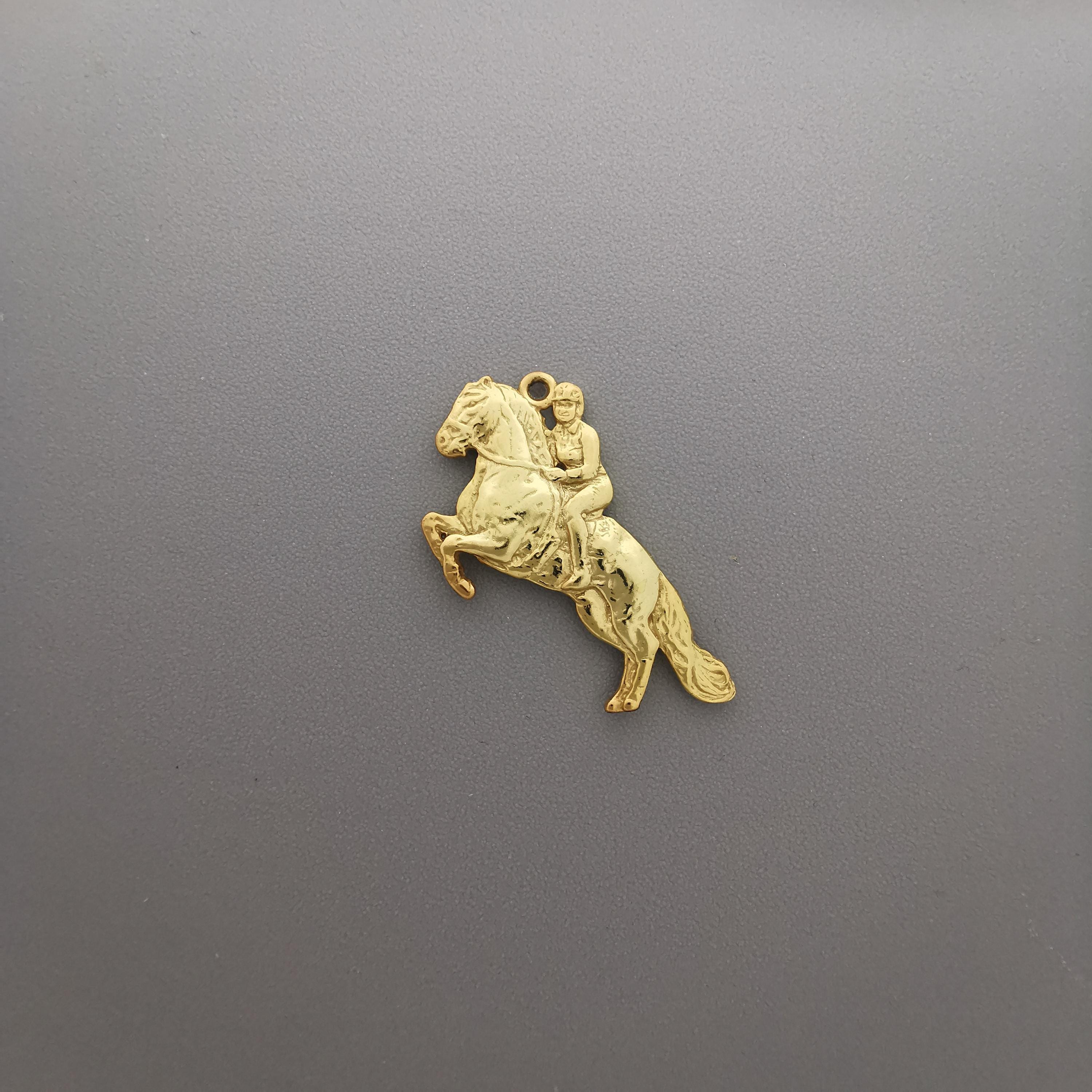 Horse Jewelry Pendant for Women – Gold-Plated 925 Silver Gift – Equestrian Sports Accessory for Jockeys and Riders – Necklace