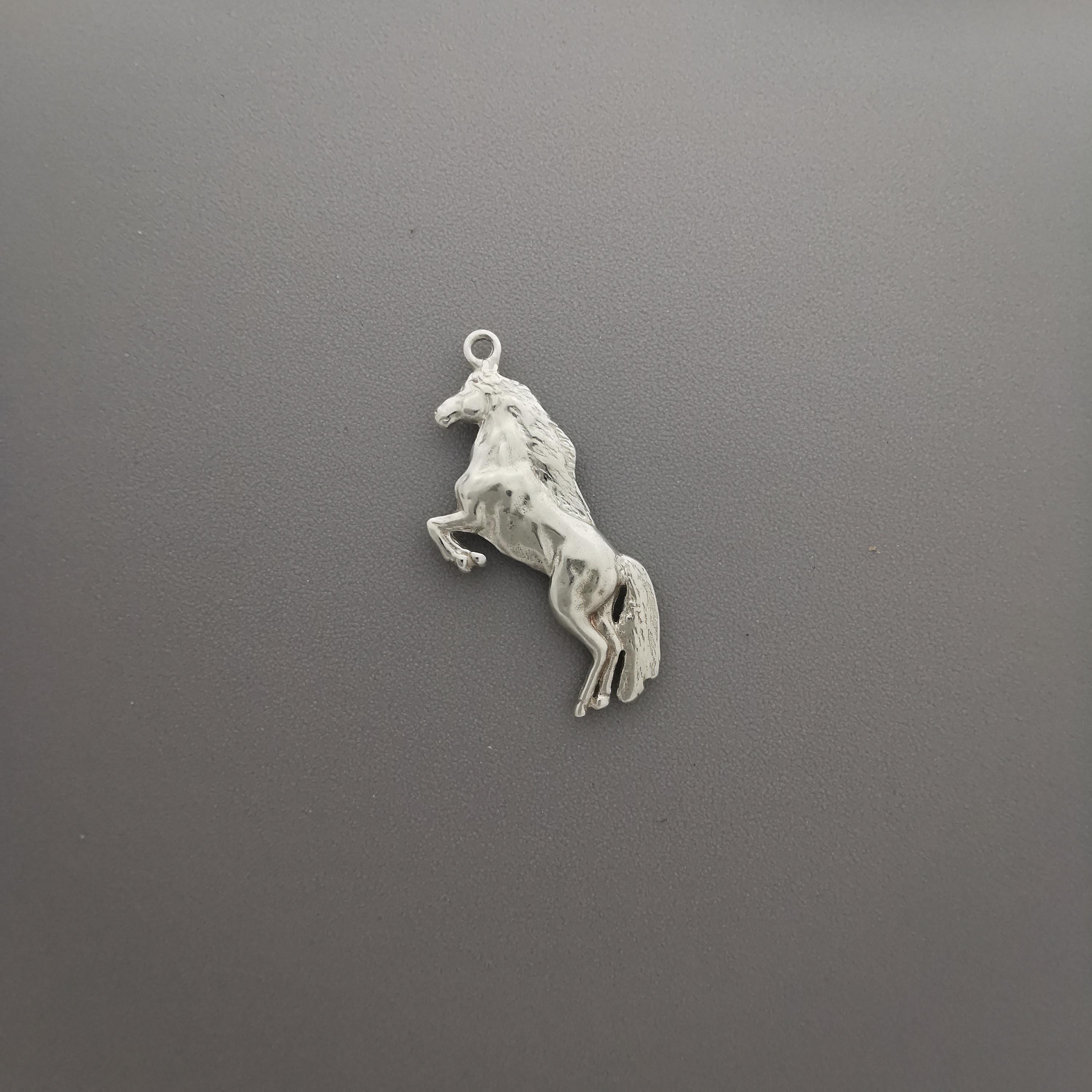 Horse Jewelry Pendant for Men and Women – Classic 925 Silver Gift – Equestrian Sports Accessory for Riders – Necklace