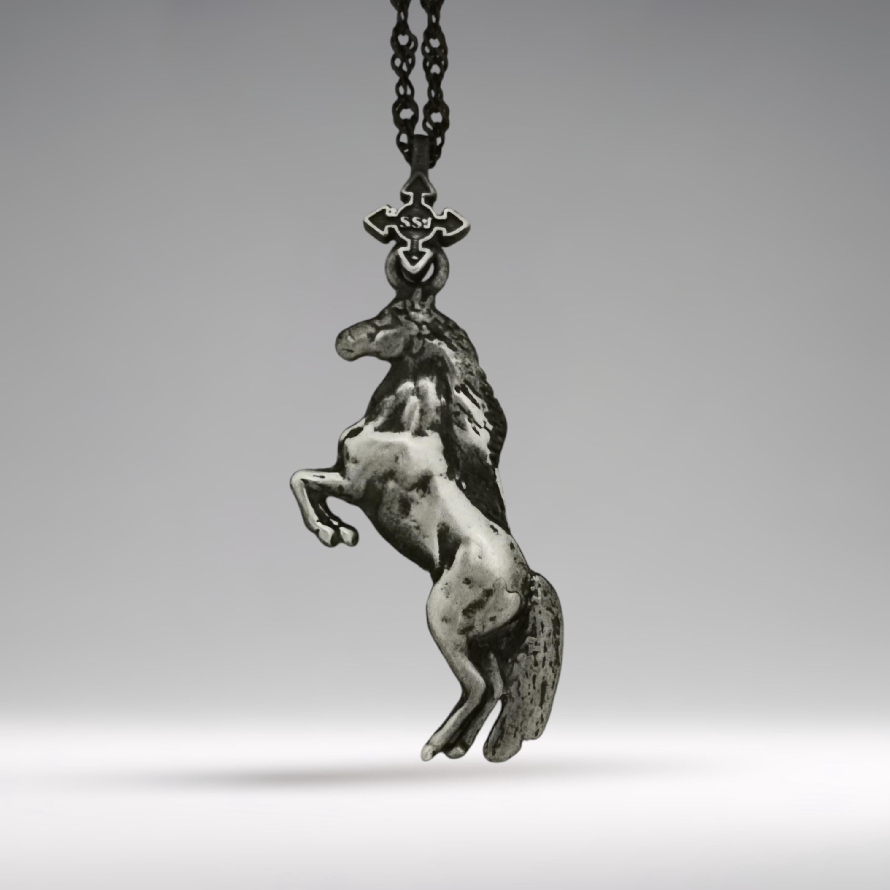 Horse Jewelry Pendant for Men and Women – Vintage Style 925 Silver Gift – Classic Sports Accessory for Riders – Necklace