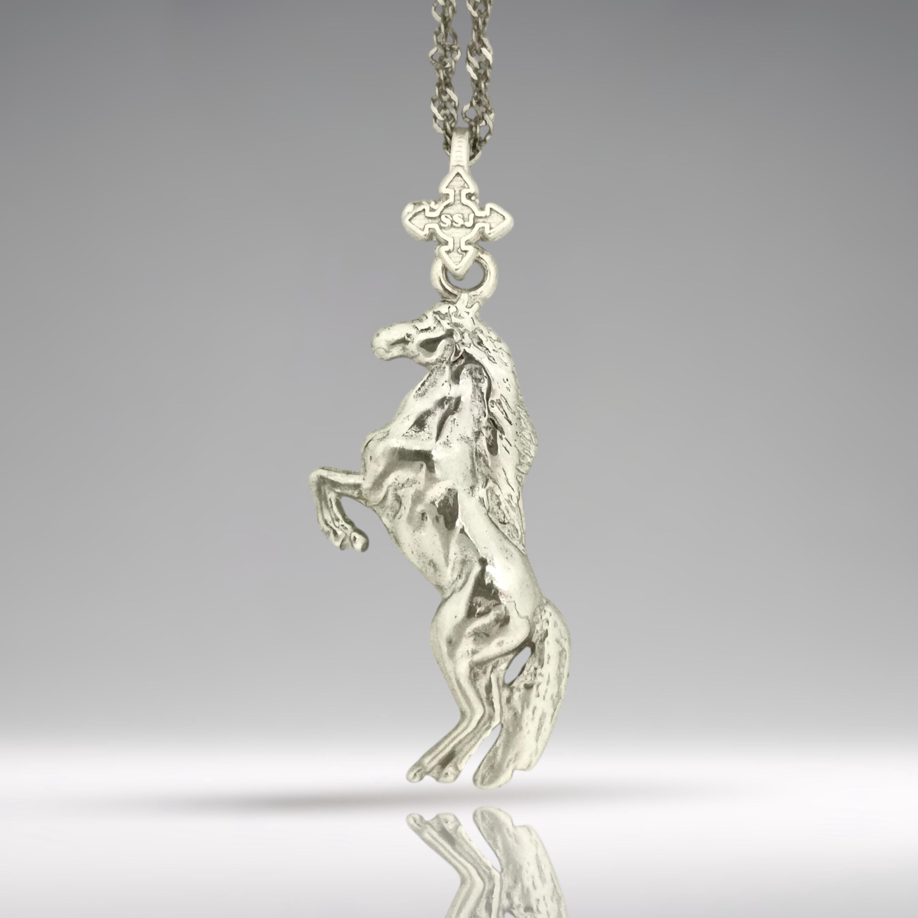Horse Jewelry Pendant for Men and Women – Classic 925 Silver Gift – Equestrian Sports Accessory for Riders – Necklace