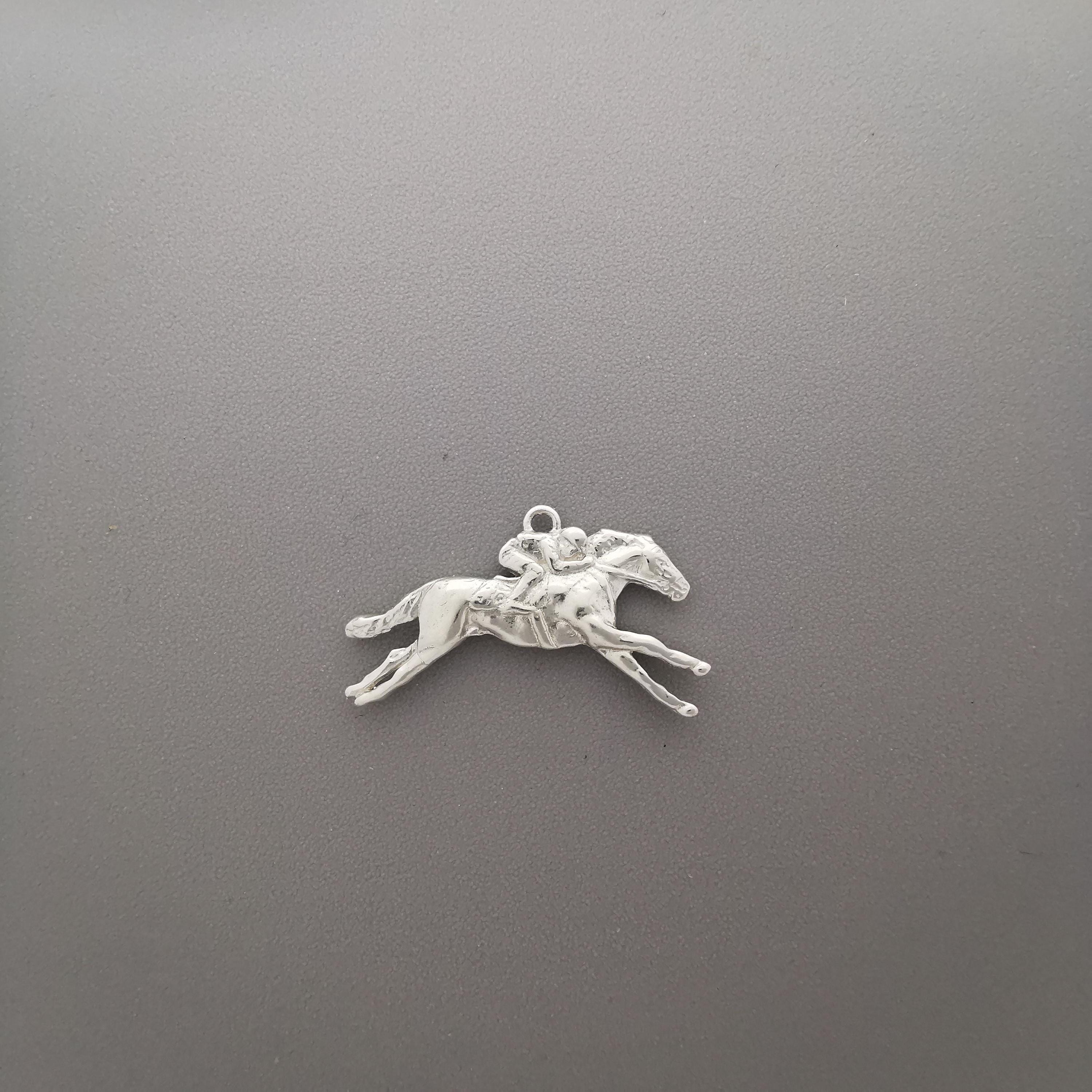 Horse Racing Jewelry Pendant for Men – Classic 925 Sterling Silver Gift – Handcrafted Sports Accessory for Riders – Necklace