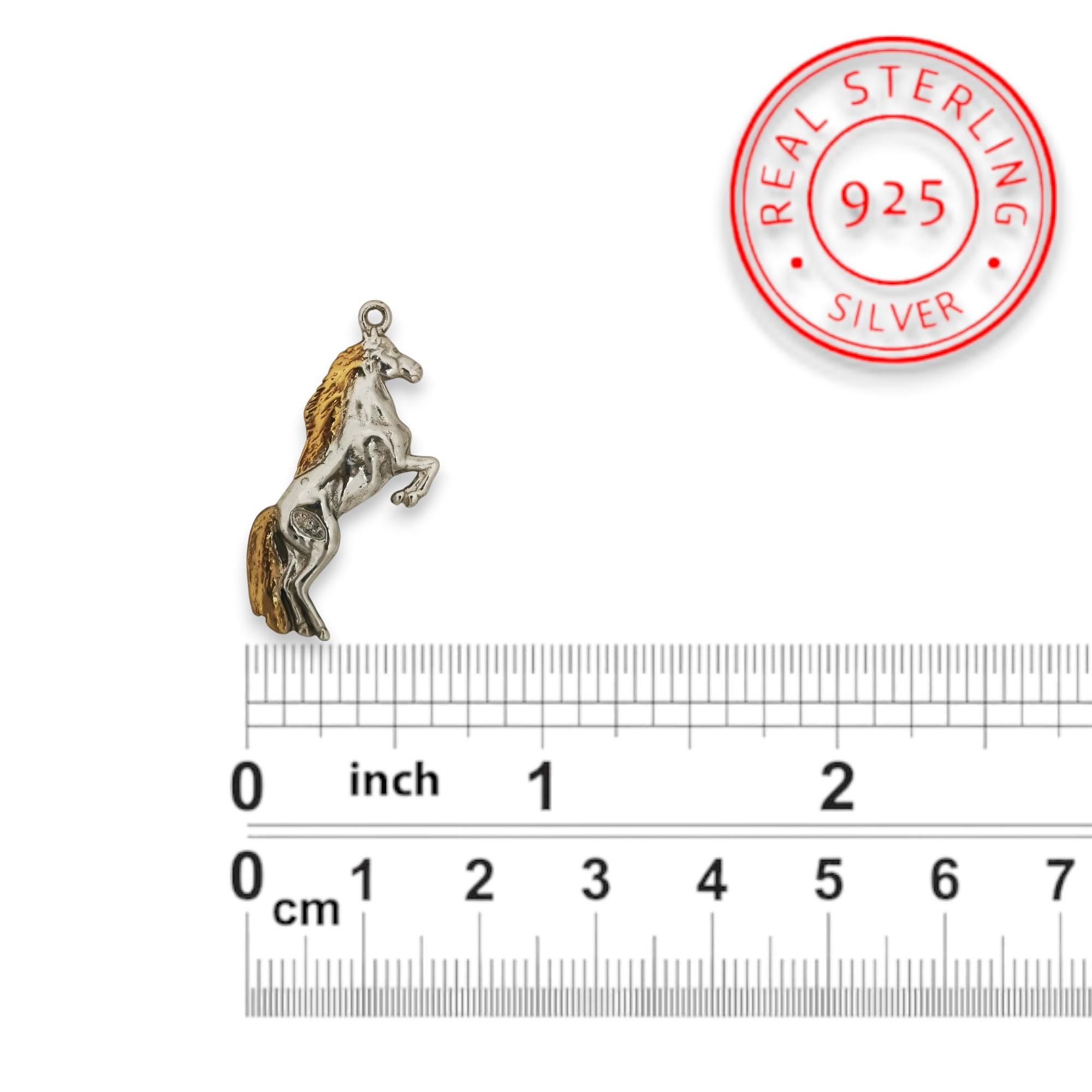Horse Jewelry Pendant for Men and Women – Silver with Gold Detail 925 Gift – Elegant Sports Accessory for Riders – Necklace