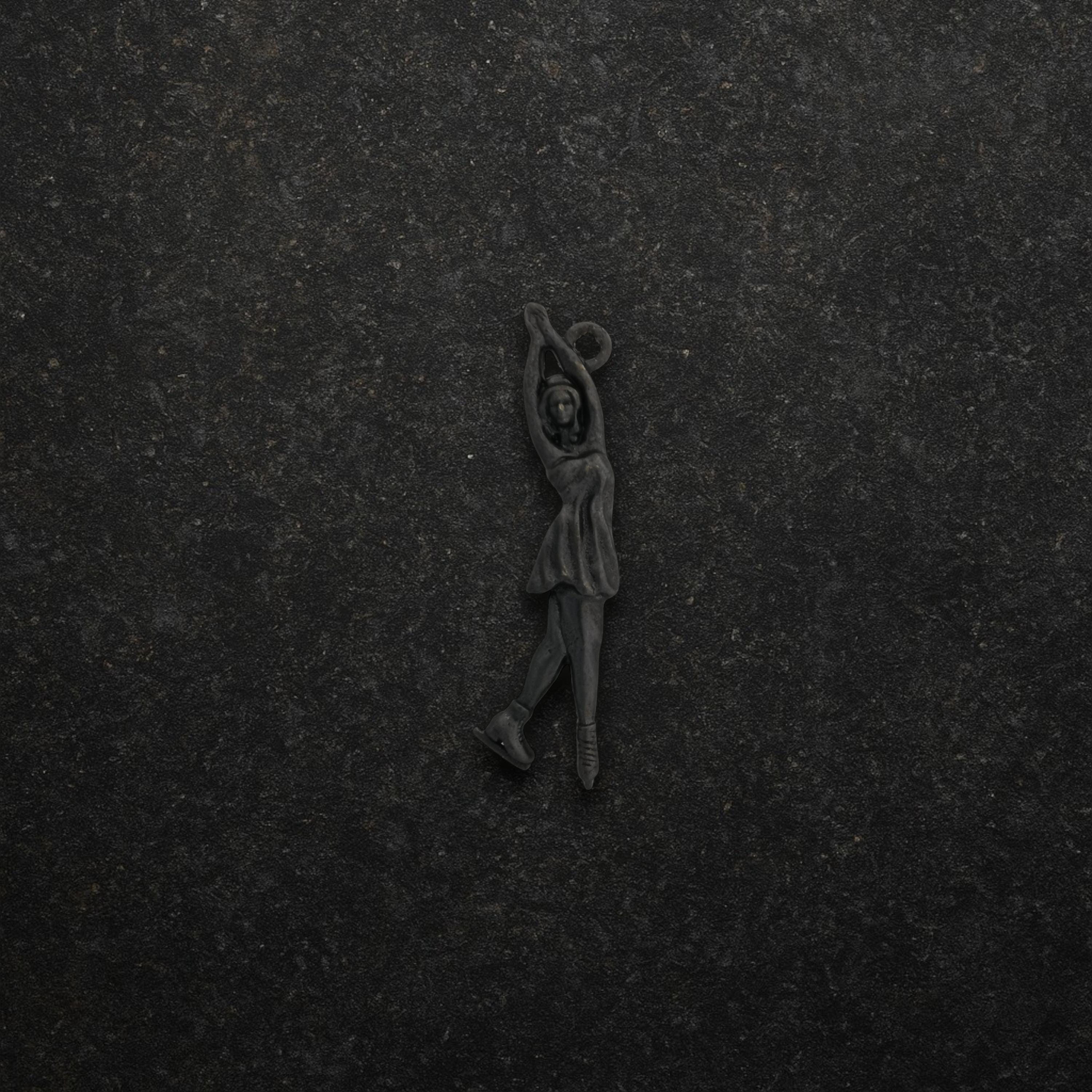 Figure Skating Jewelry Pendant for Girls – Oxidized Black 925 Silver Gift – Handcrafted Charm for Skaters, Coaches & Fans – Necklace