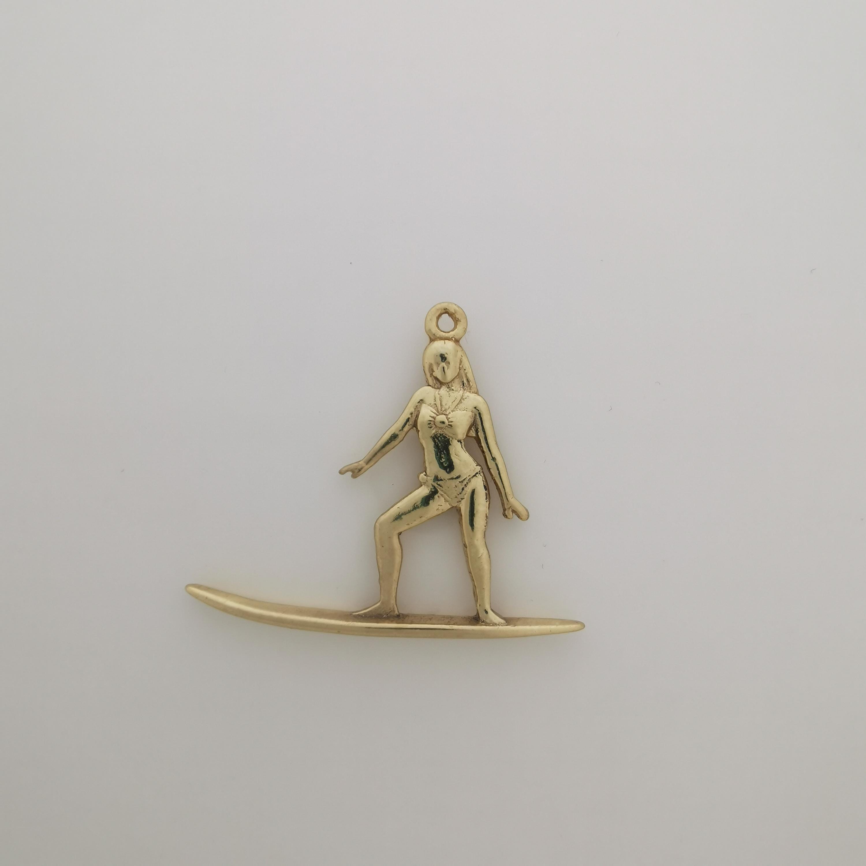 Surf Girl Pendant in Gold – 925 Silver Necklace for Women – Coastal Chic Jewelry Gift for Surfers and Beach Lovers