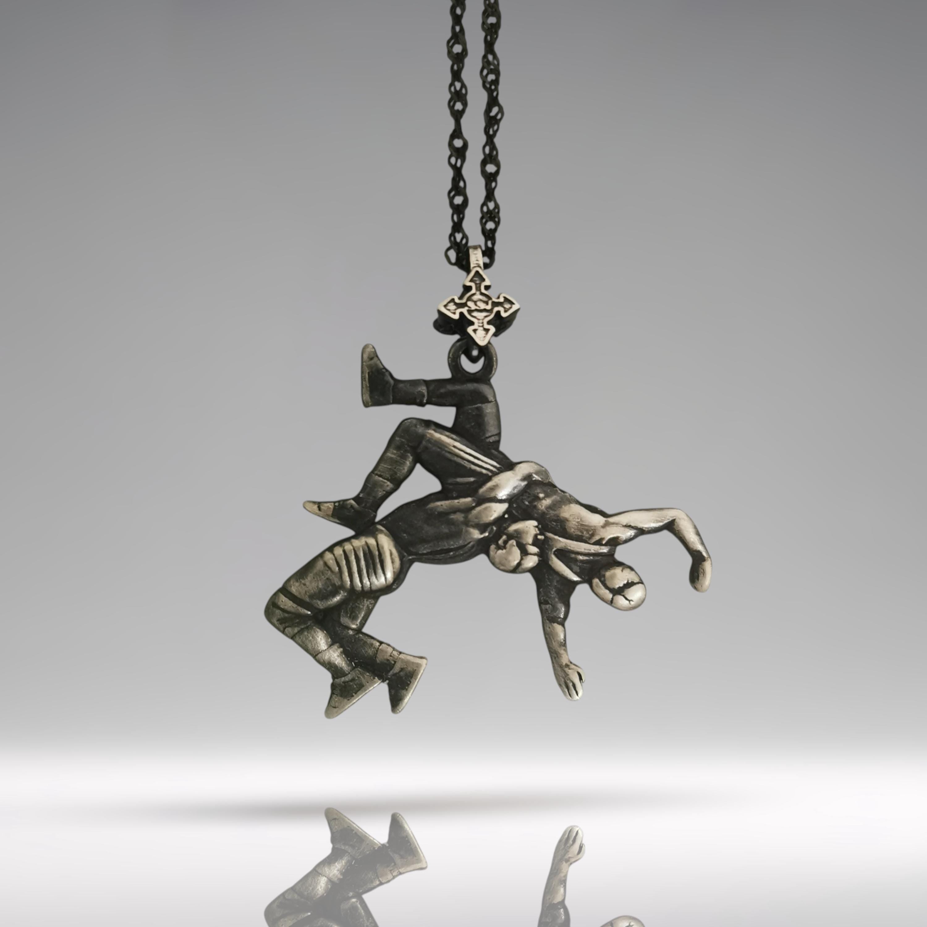 Vintage-Style 925 Sterling Silver Wrestling Pendant for Men – Handmade in the EU, perfect gift for athletes, coaches, or Father’s Day.
Crafted with an antique patina, this rugged pendant captures the intensity of Greco-Roman wrestling, frozen mid-suplex — a powerful symbol of strength, control, and discipline. A timeless piece for those who respect the legacy of combat sports and Olympic tradition.