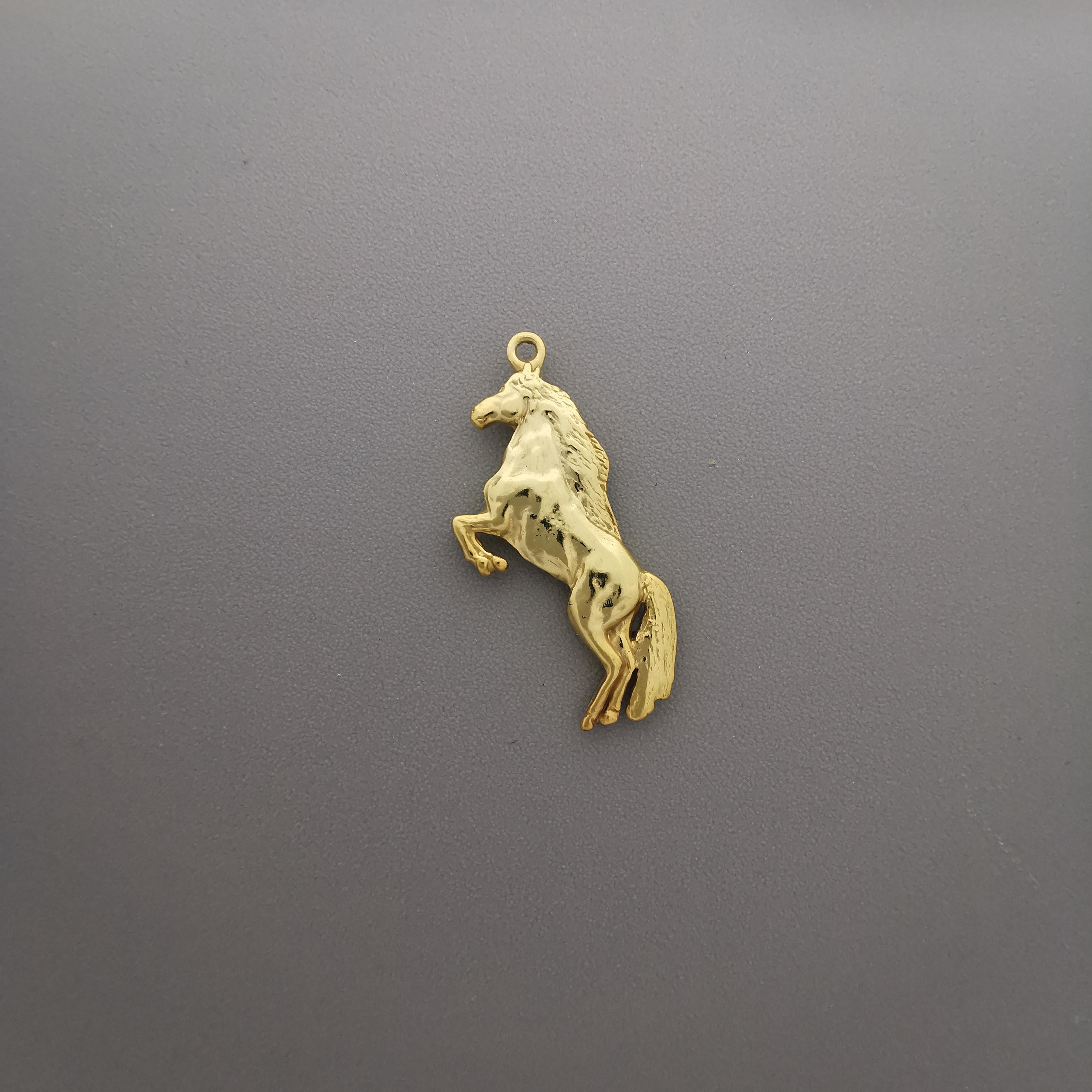 Equestrian Jewelry Pendant for Women – Gold-Plated 925 Silver Gift – Elegant Sports Accessory for Horse Riders – Necklace