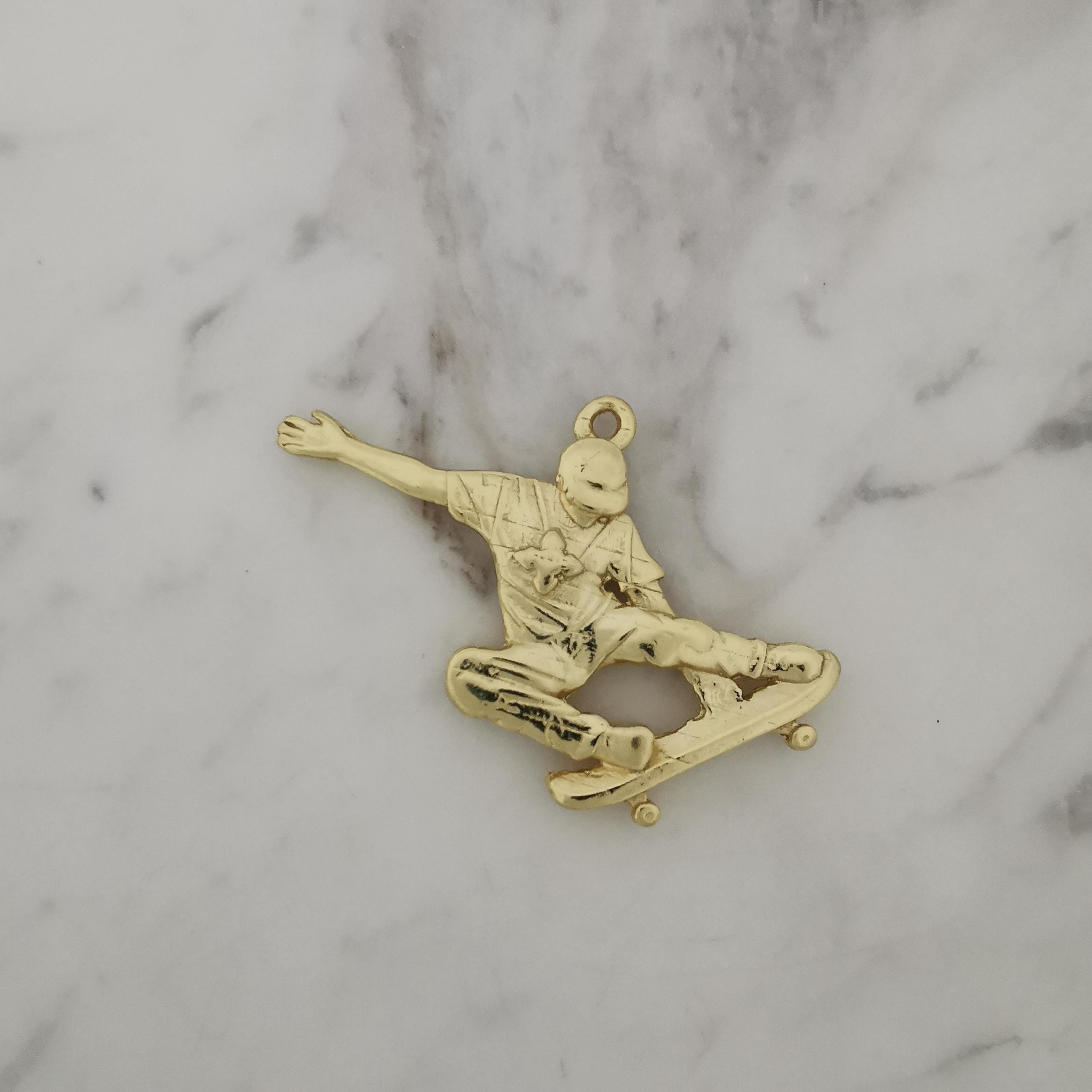 Skateboard Jewelry Pendant for Men and Teen Boys – Gold-Plated 925 Silver Gift – Streetwear Sports Accessory for Skaters – Necklace
