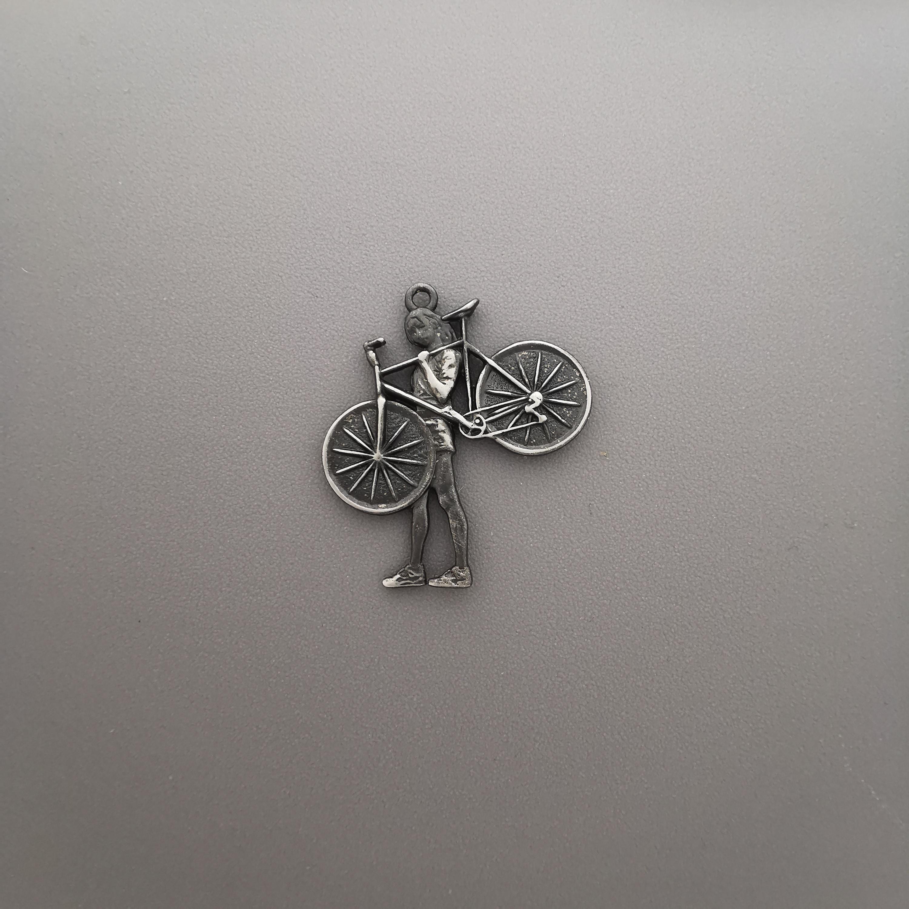 Cycling Jewelry Pendant for Women – Vintage Style 925 Silver Gift – Classic Sports Accessory for Cyclists and Riders – Necklace