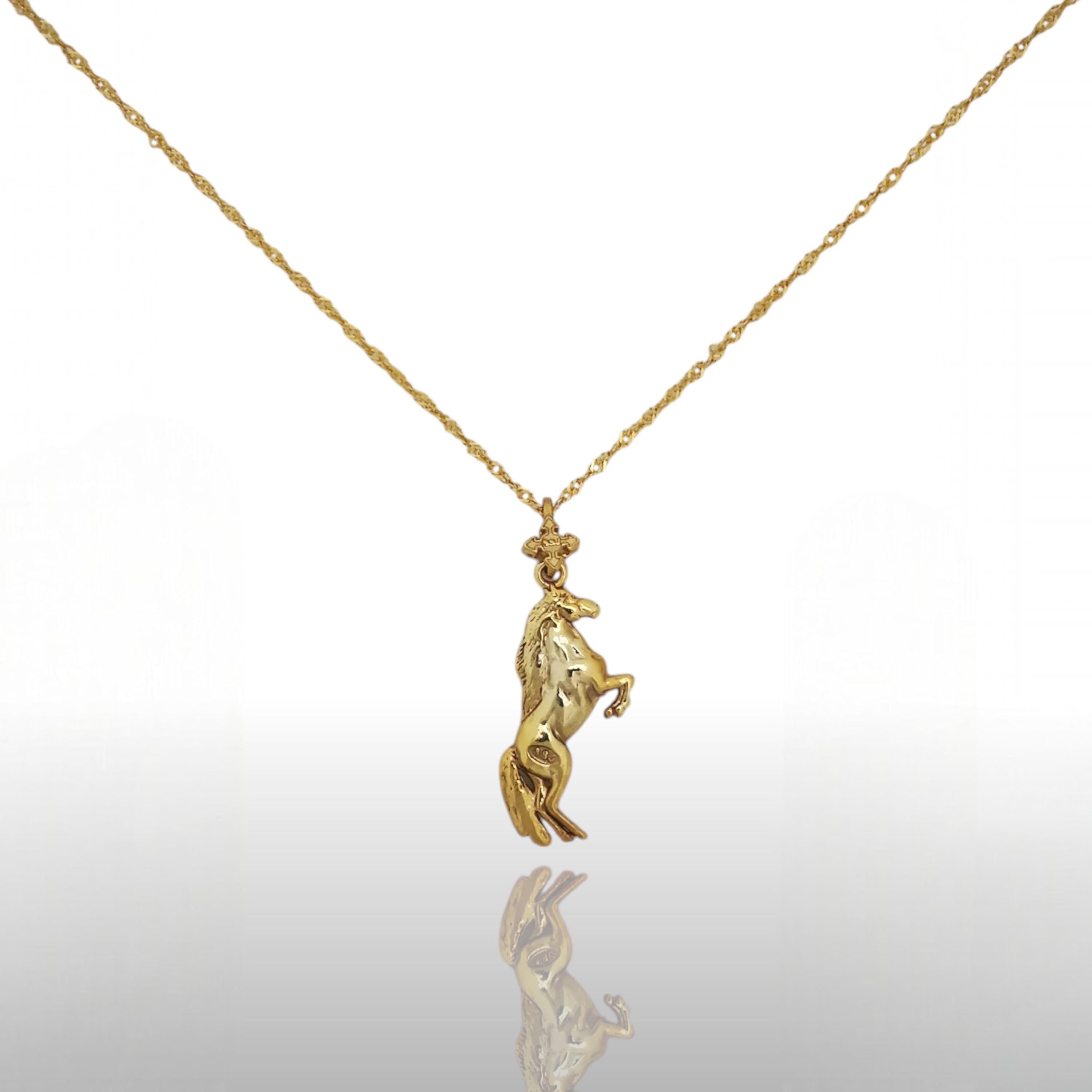 Equestrian Jewelry Pendant for Women – Gold-Plated 925 Silver Gift – Elegant Sports Accessory for Horse Riders – Necklace