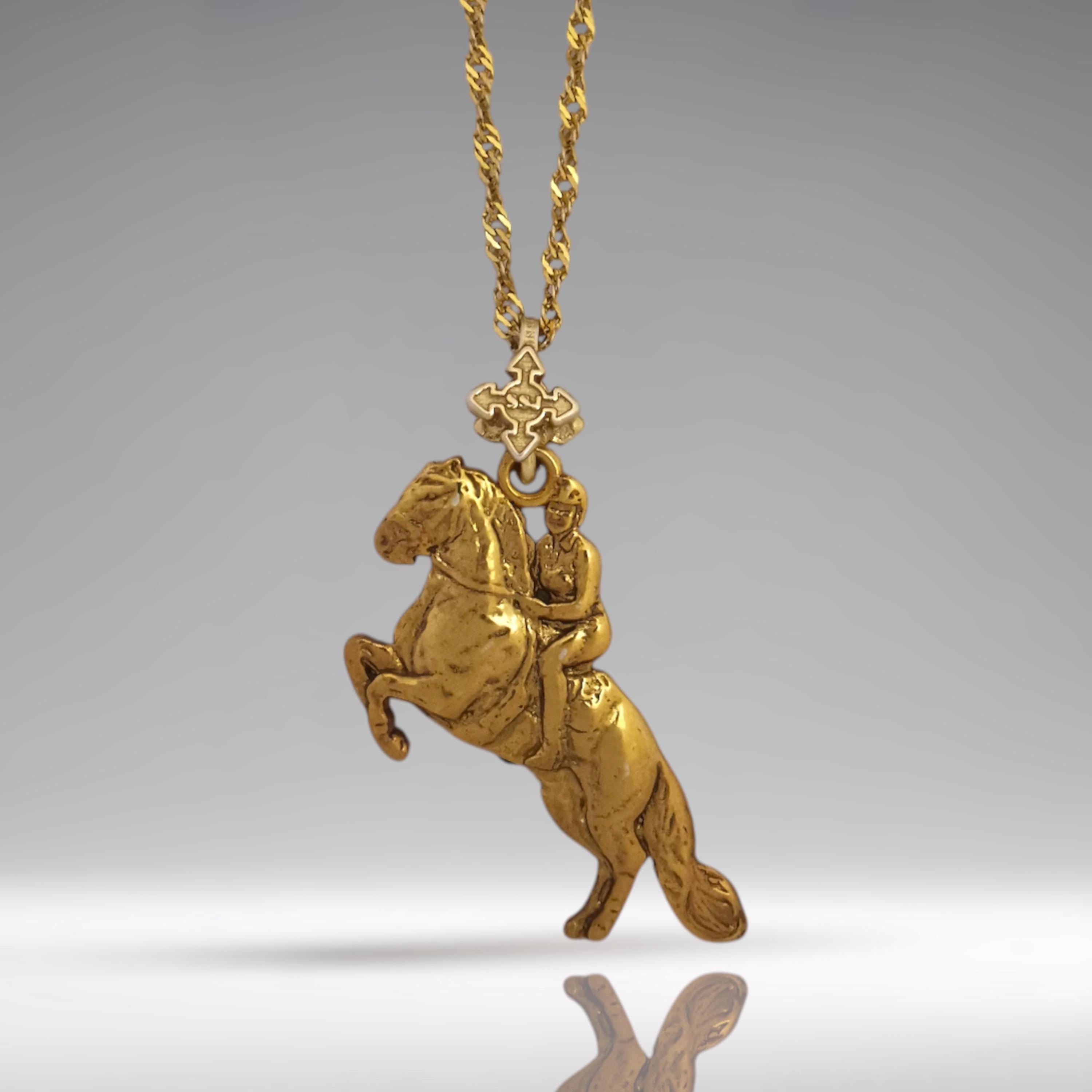 Gold-plated 925 sterling silver equestrian pendant – handcrafted in the EU, perfect for birthdays, holidays, or meaningful gifts.
Featuring a rearing horse and rider in classical pose, this pendant blends timeless symbolism with refined gold finish. Inspired by dressage and haute école, it honors strength, focus, and elegance in motion.
A meaningful piece for anyone who loves horses and the beauty of equestrian tradition.