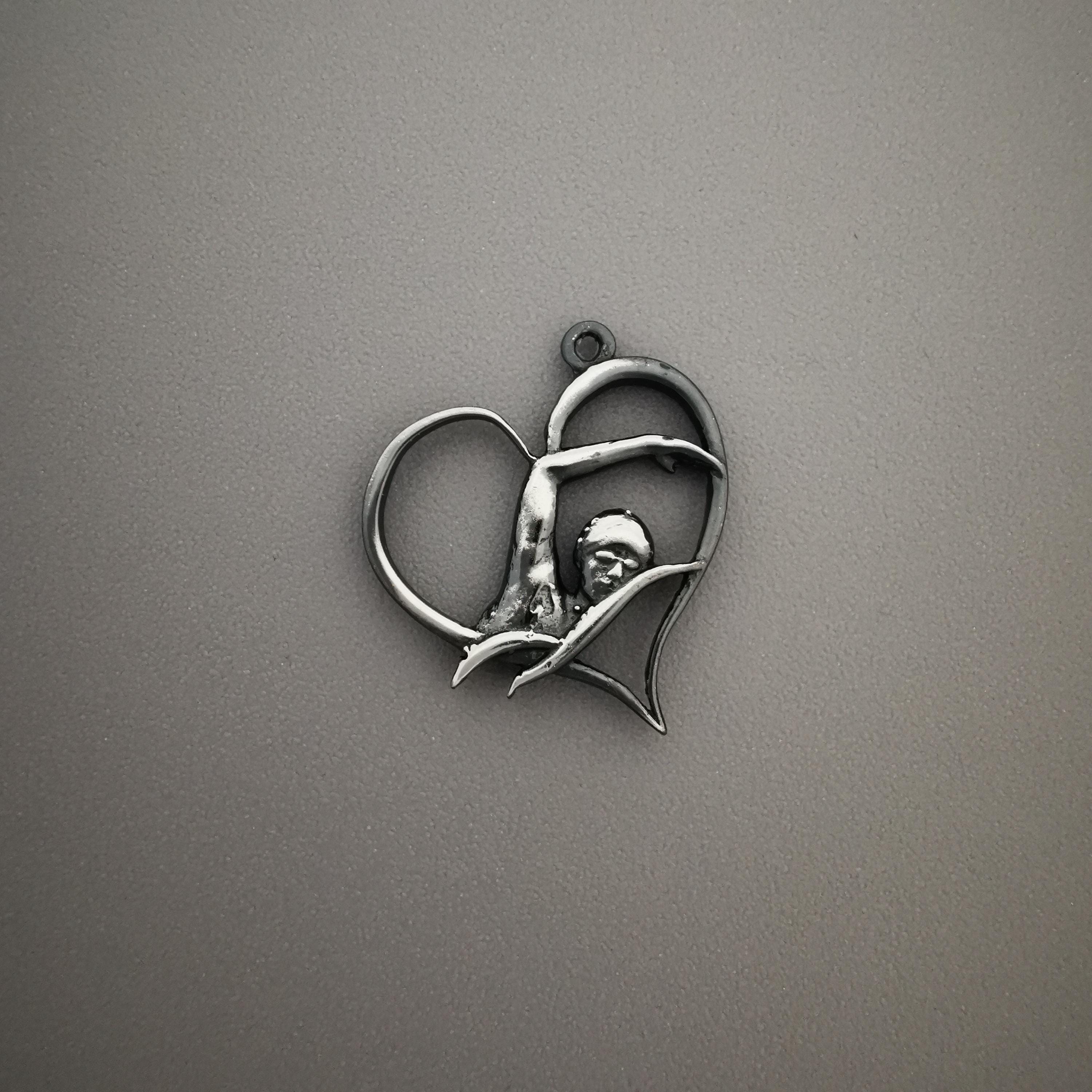 Swimmer Heart Jewelry Pendant for Women – Vintage Style 925 Silver Gift – Handcrafted Sports Accessory for Aquatic Sport Fans – Necklace