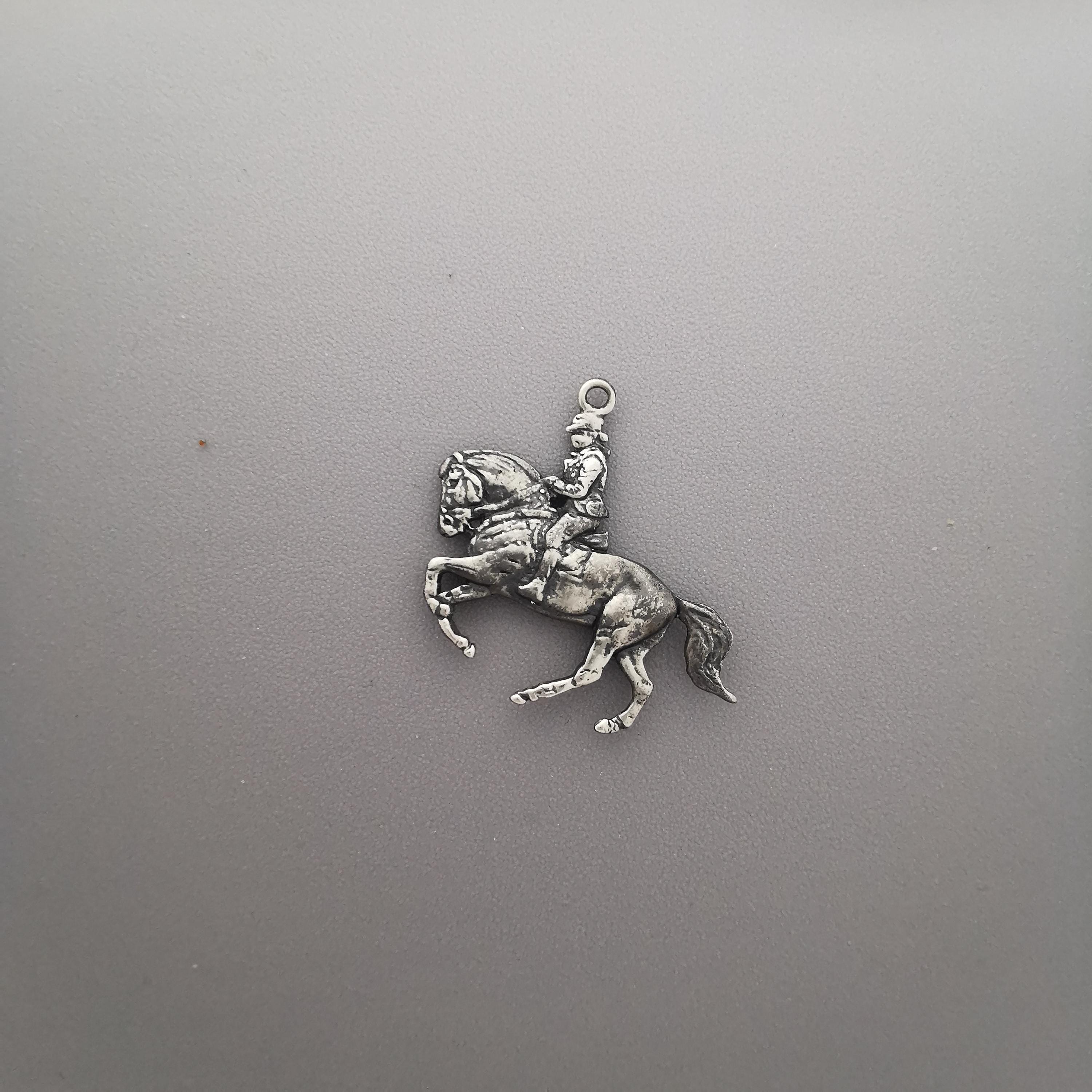 Dressage Jewelry Pendant for Men – Vintage Style 925 Silver Gift – Antiqued Equestrian Accessory for Riders and Horse Sport Fans – Necklace