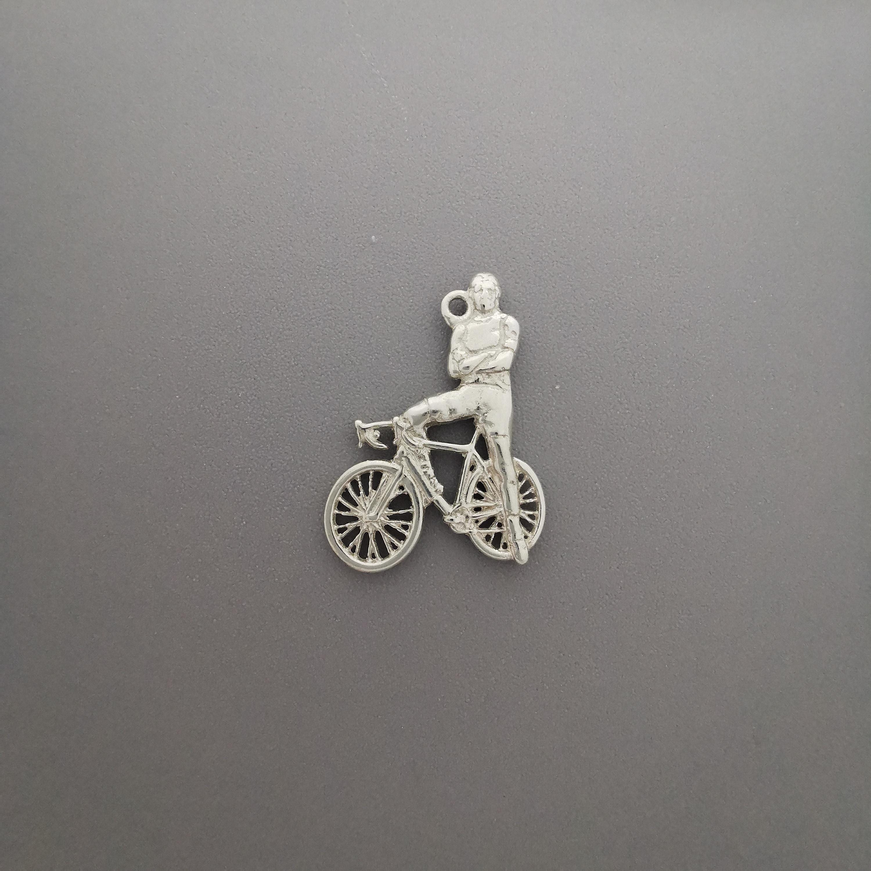 Cycling Jewelry Pendant for Men – Classic 925 Silver Gift – Sports Accessory for Cyclists and Bike Enthusiasts – Necklace
