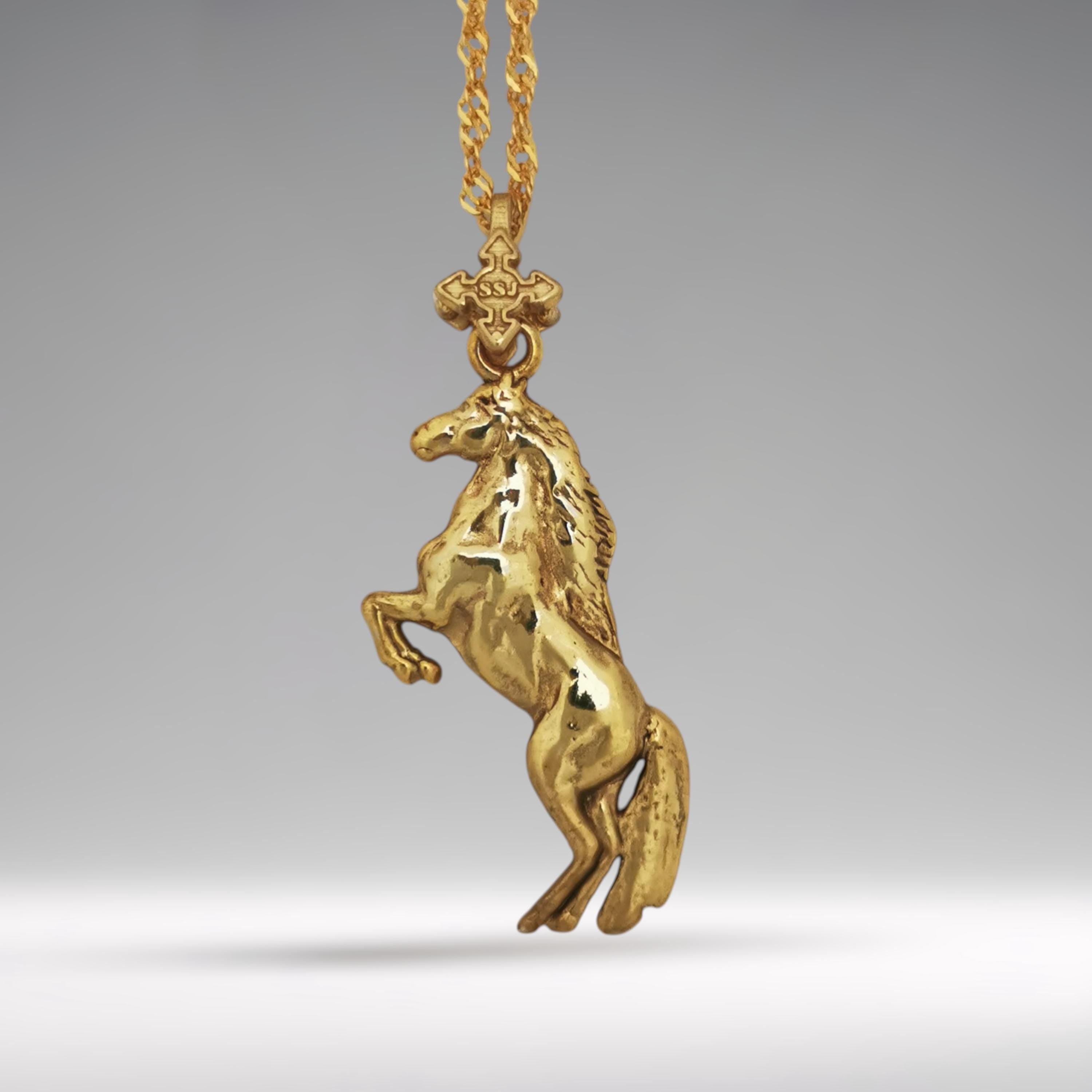 Equestrian Jewelry Pendant for Women – Gold-Plated 925 Silver Gift – Elegant Sports Accessory for Horse Riders – Necklace