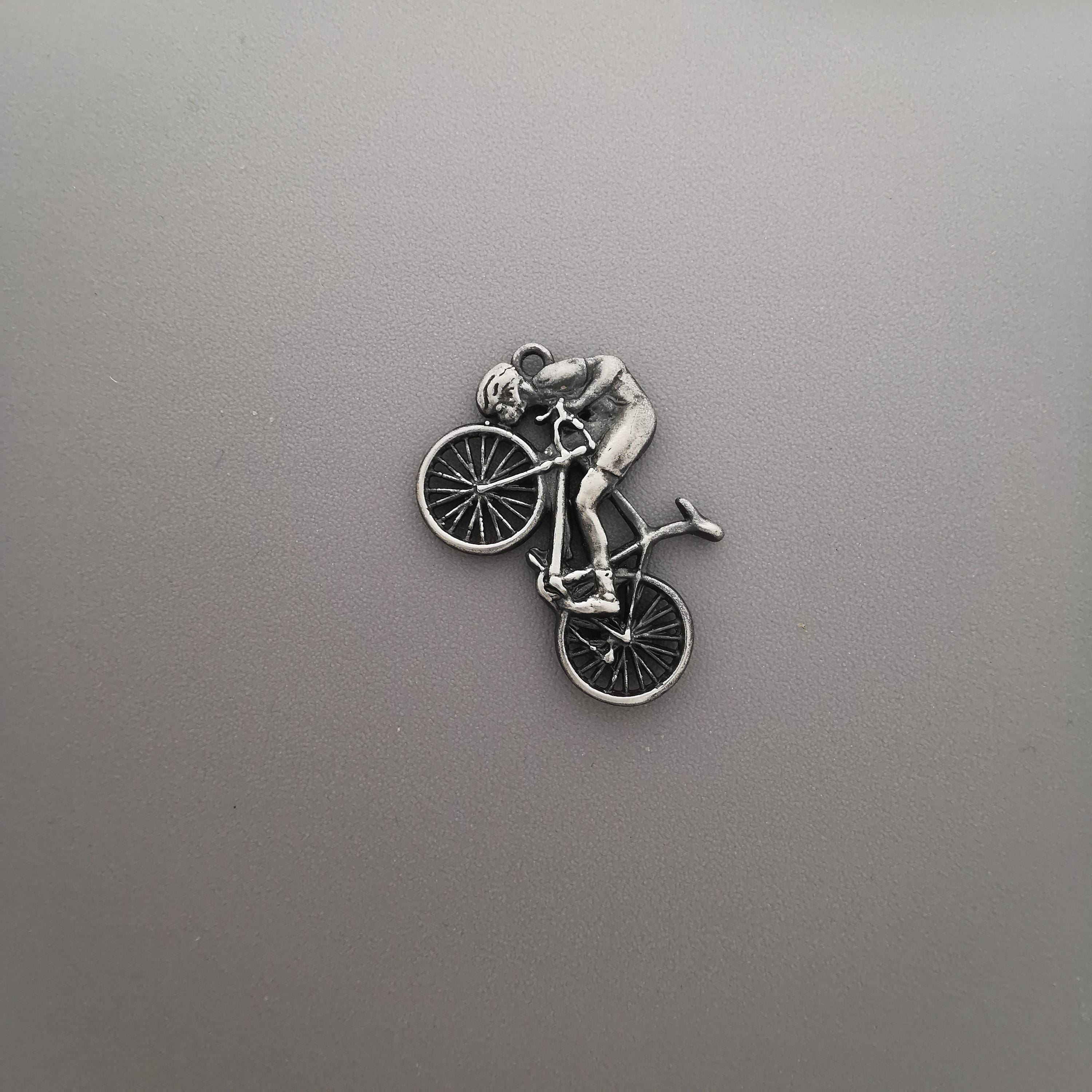Cycling Jewelry Pendant for Men, Vintage Style 925 Silver Gift – Classic Handcrafted Sports Necklace for Cyclists and Bike Riders – Necklace