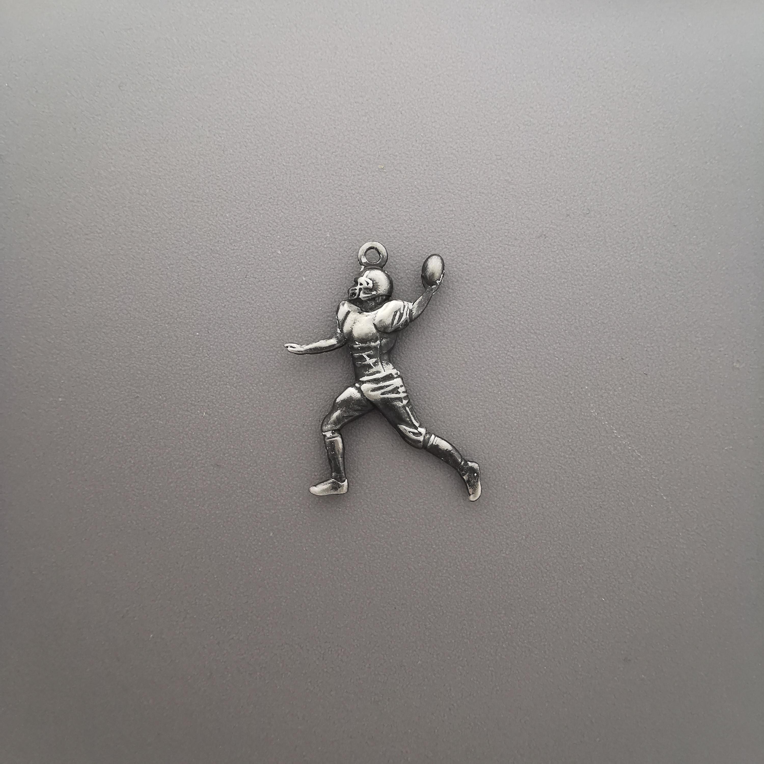 American Football Jewelry Pendant for Men – Vintage Style 925 Silver Quarterback Gift – Handcrafted Sports Accessory for Collectors Necklace