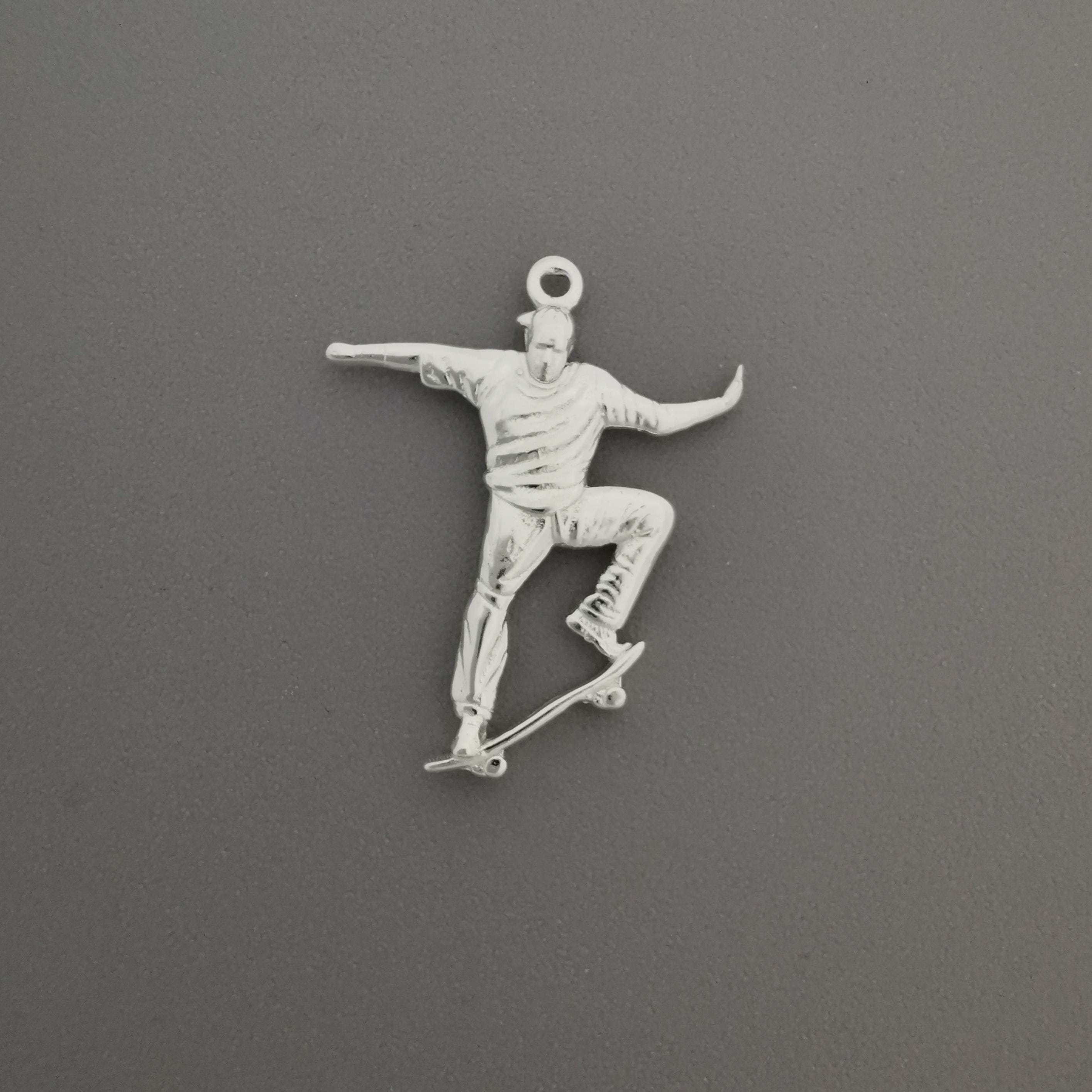 Skateboard Pendant for Men – Classic Silver 925 Sterling Jewelry Gift – Streetwear Charm for Skaters & Urban Style Fans – Necklace