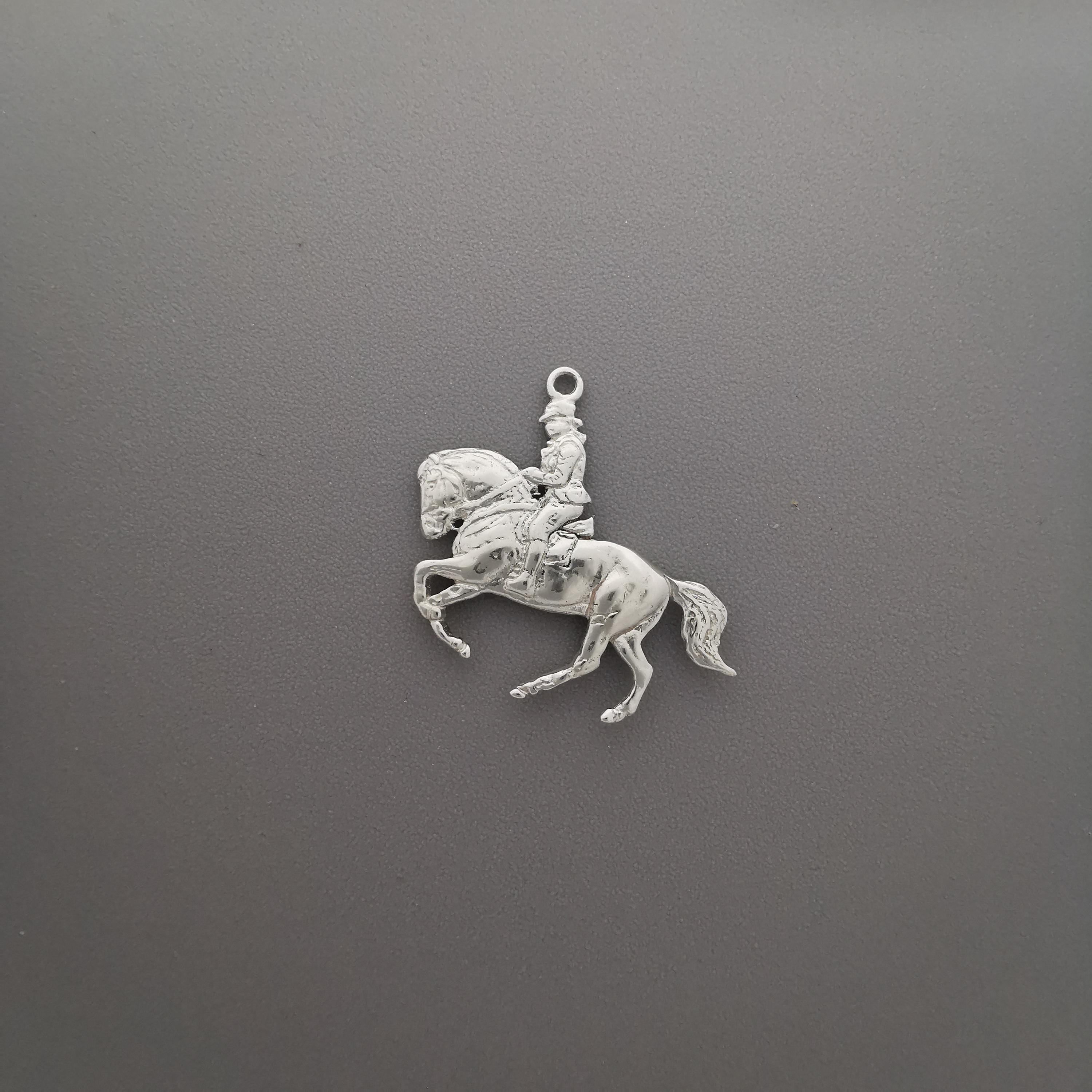 Dressage Jewelry Pendant for Men – Classic Silver 925 Gift – Handmade Equestrian Accessory for Riders and Horse Sport Lovers – Necklace