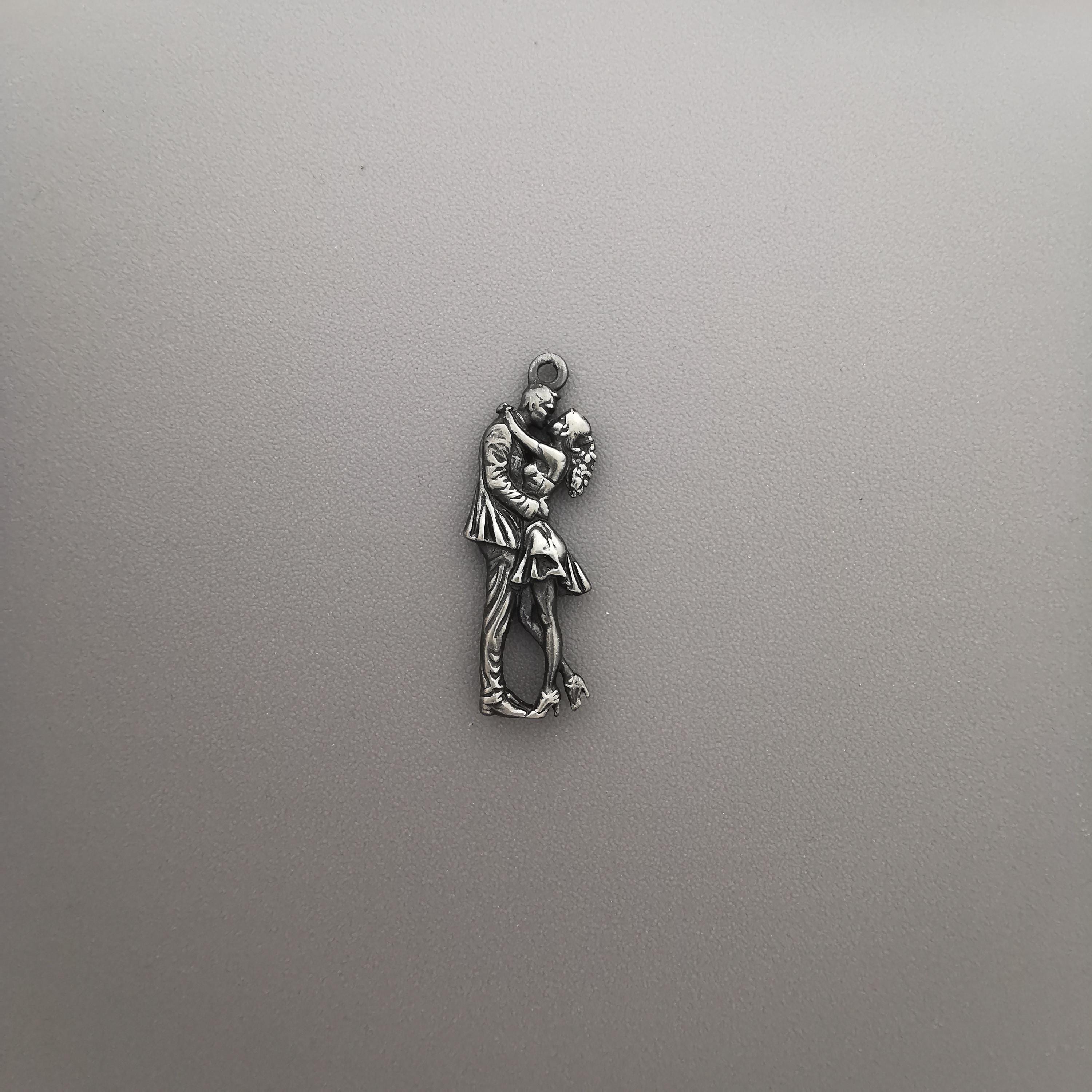 Tango Pendant for Women. Vintage Style Silver Jewelry, Latin Dance Necklace, Romantic Gift for Her, Gift for Dancer, Symbol of Love and Kiss