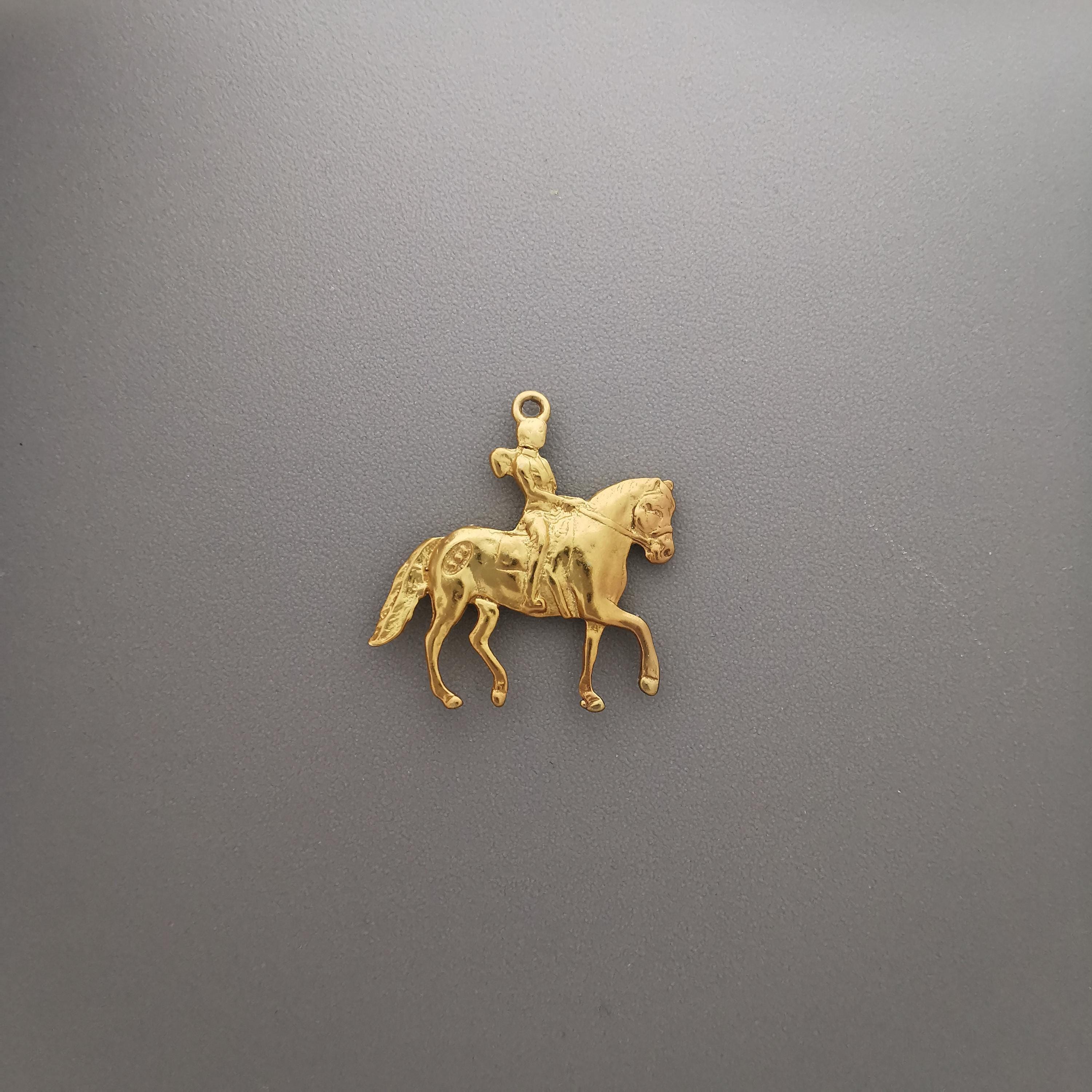 Horse Jewelry Pendant for Women – Gold-Plated 925 Silver Gift – Equestrian Sports Accessory for Riders – Necklace
