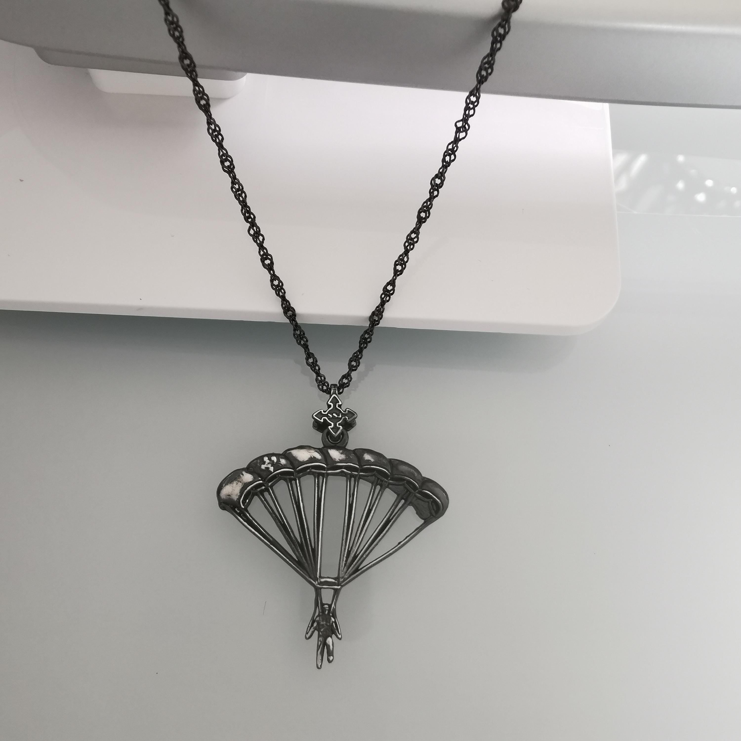 Skydiving Jewelry Pendant for Men and Women – Vintage Style 925 Silver Gift – Handcrafted Sports Charm for Extreme Movement – Necklace