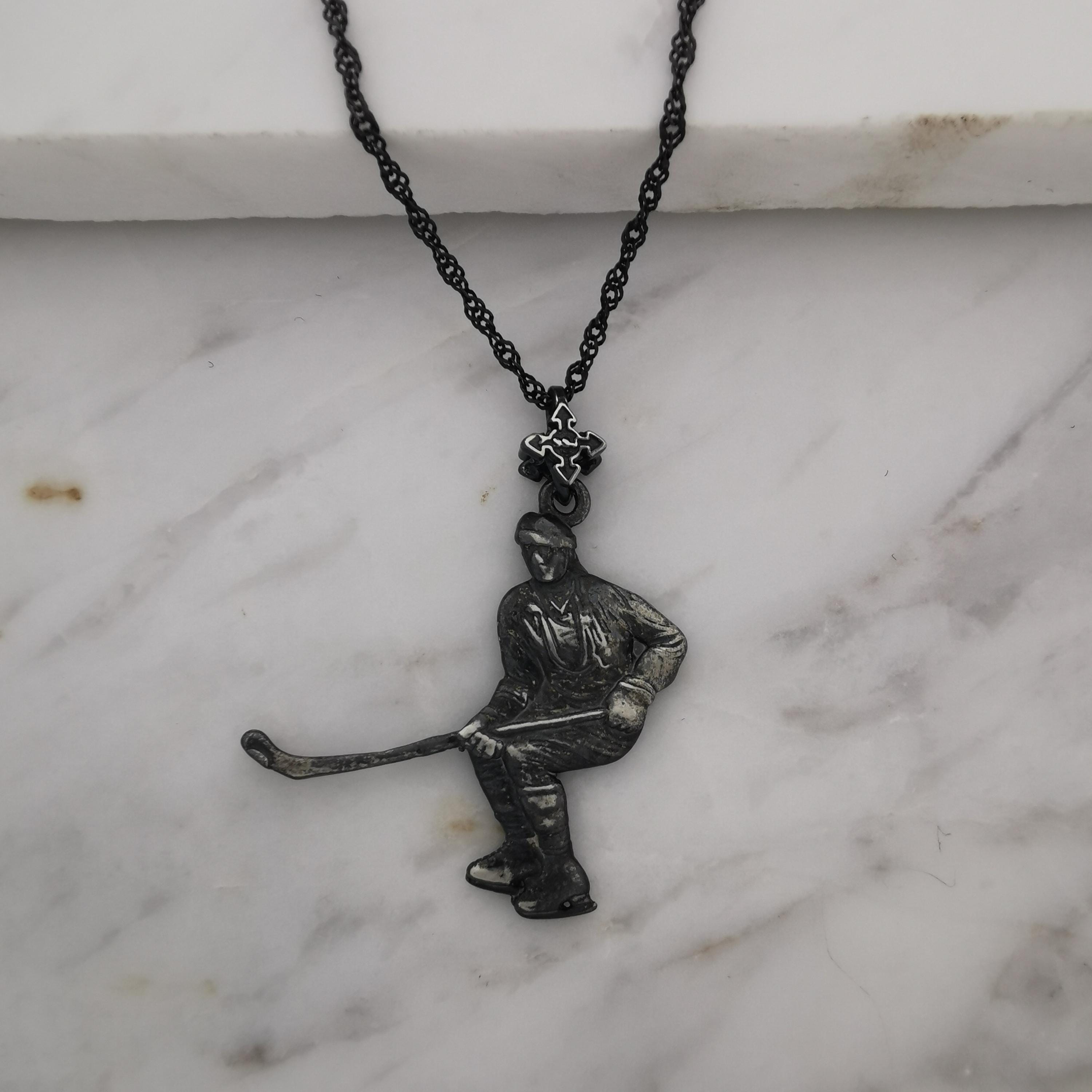 Ice Hockey Jewelry Pendant for Men – Vintage Style 925 Silver Gift – Handcrafted Sport Charm for Players – Necklace