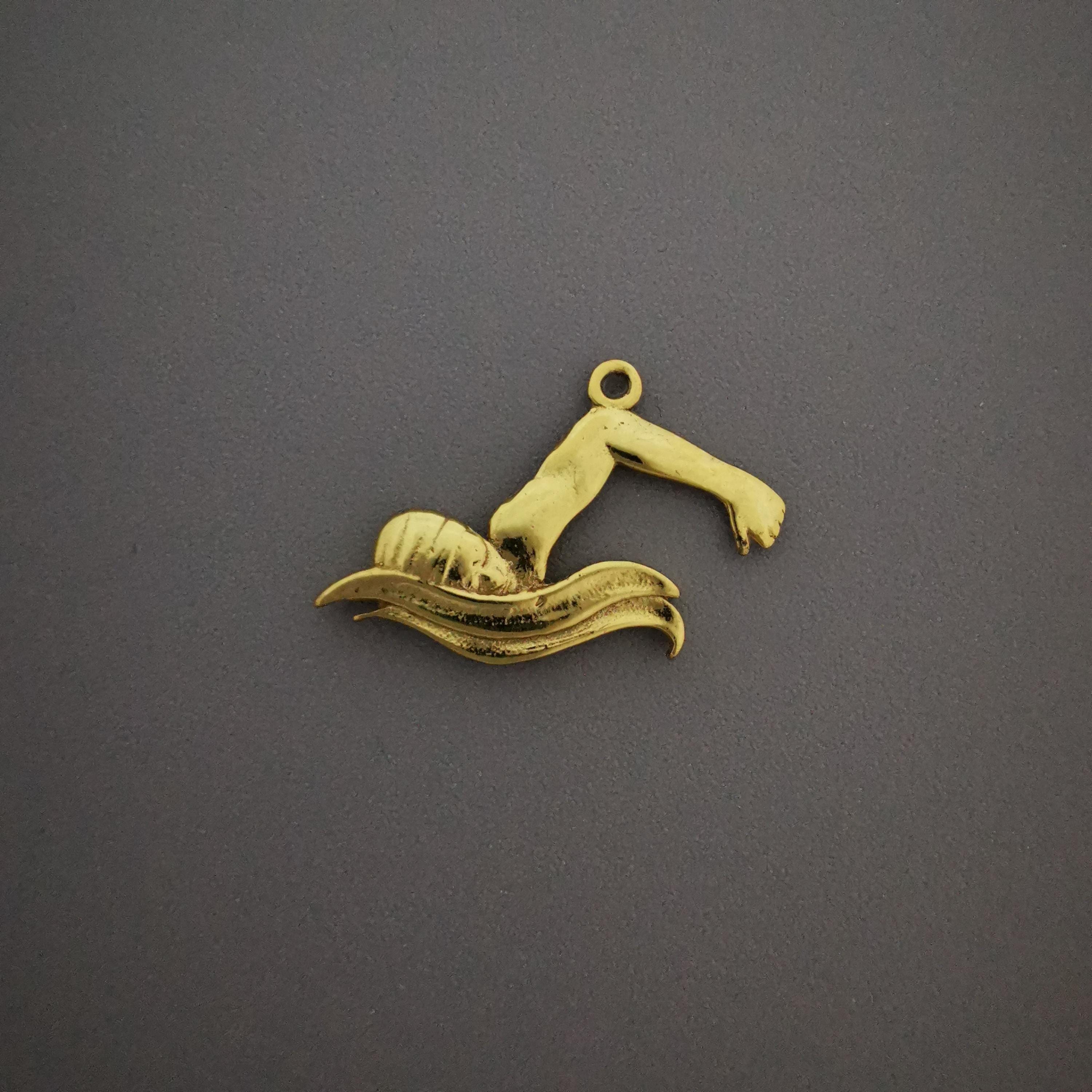 Swimming Jewelry Pendant for Men and Teen Boys – Gold-Plated 925 Silver Gift – Sports Accessory for Breaststroke Swimmers – Necklace