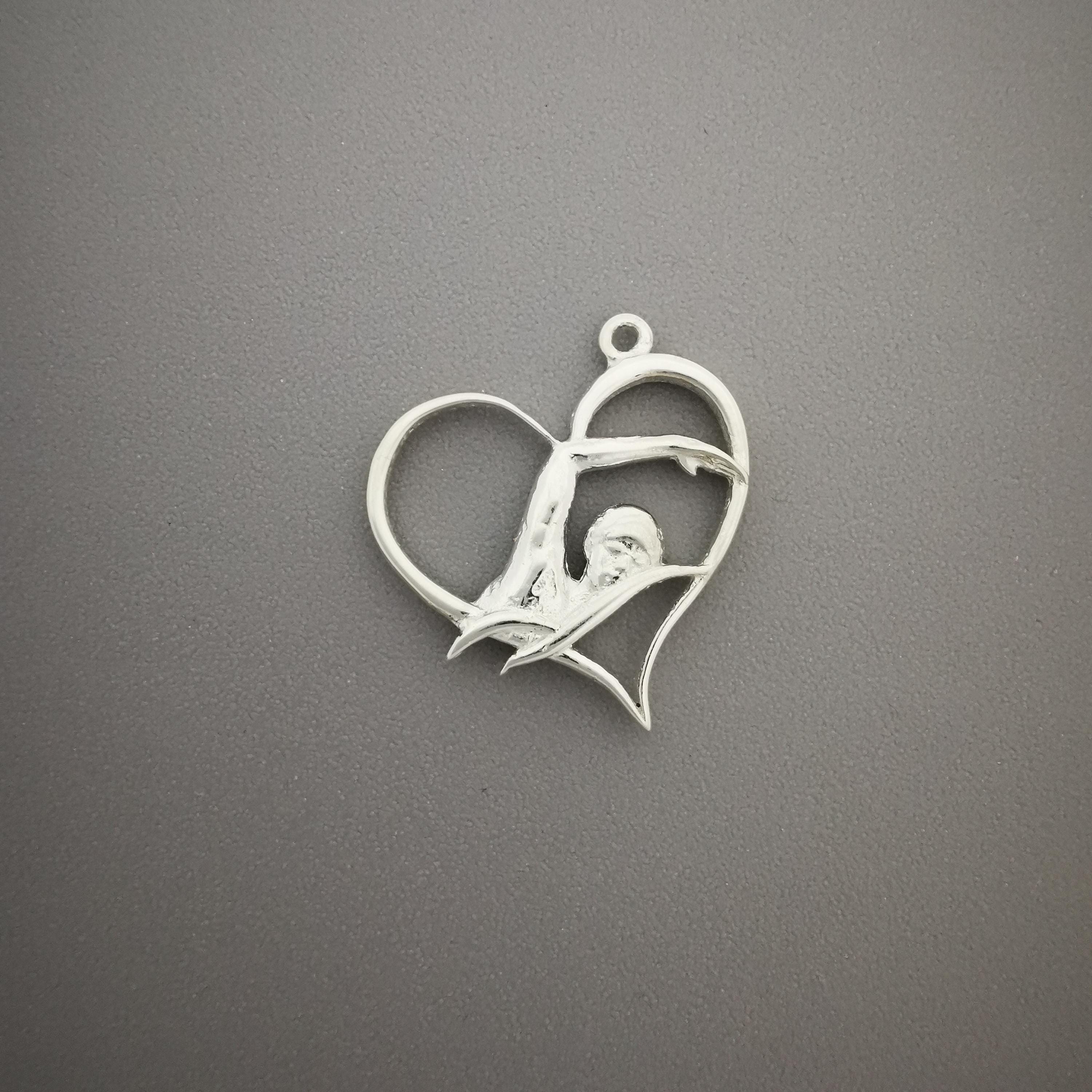 Swimmer Heart Jewelry Pendant for Women, Classic Silver 925 Gift – Handcrafted Aquatic Sports Accessory for Girls and Pool Lovers – Necklace