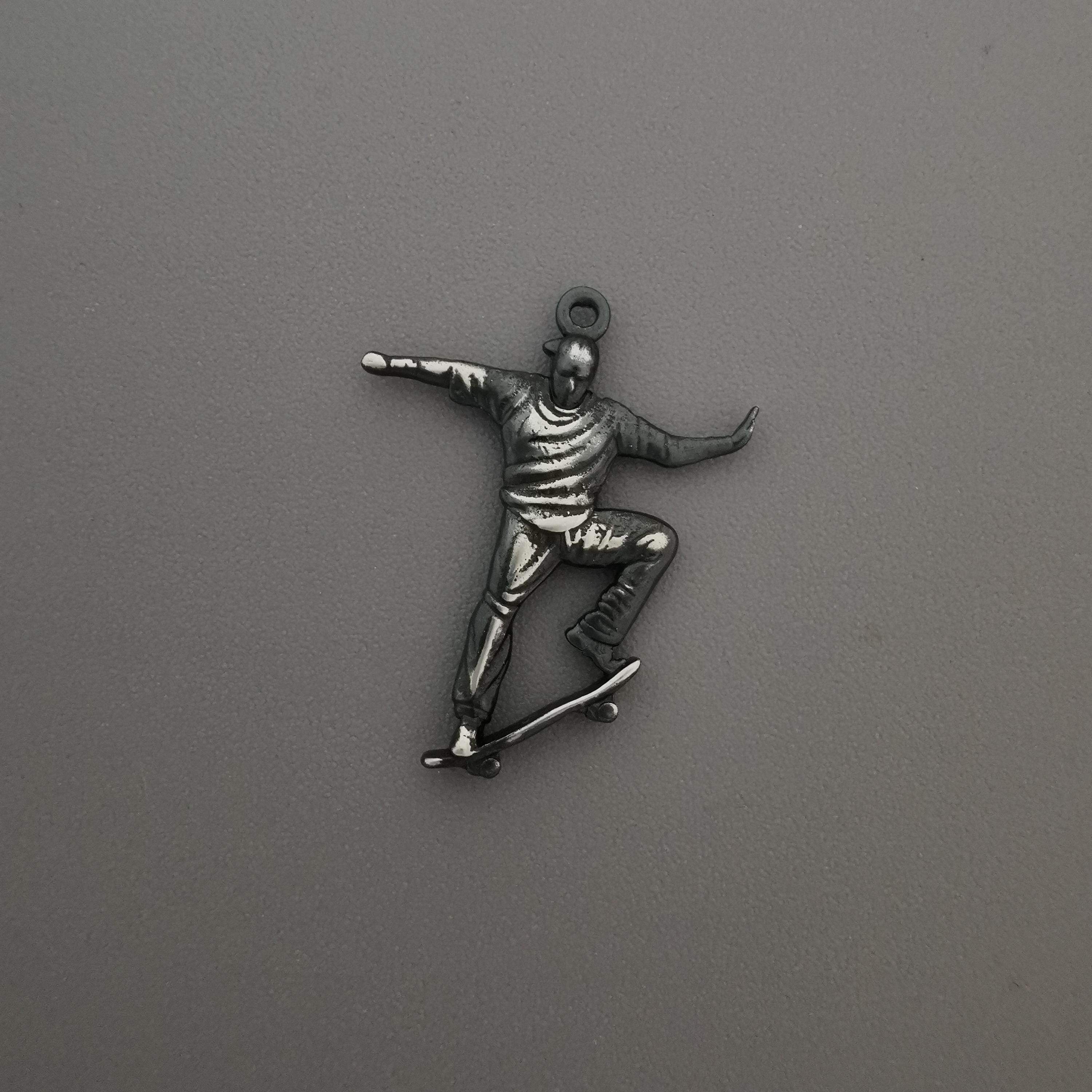 Skateboard Pendant for Men – Vintage Style 925 Silver Jewelry Gift – Urban Sports Charm for Skaters, Teens & Athletes – Necklace