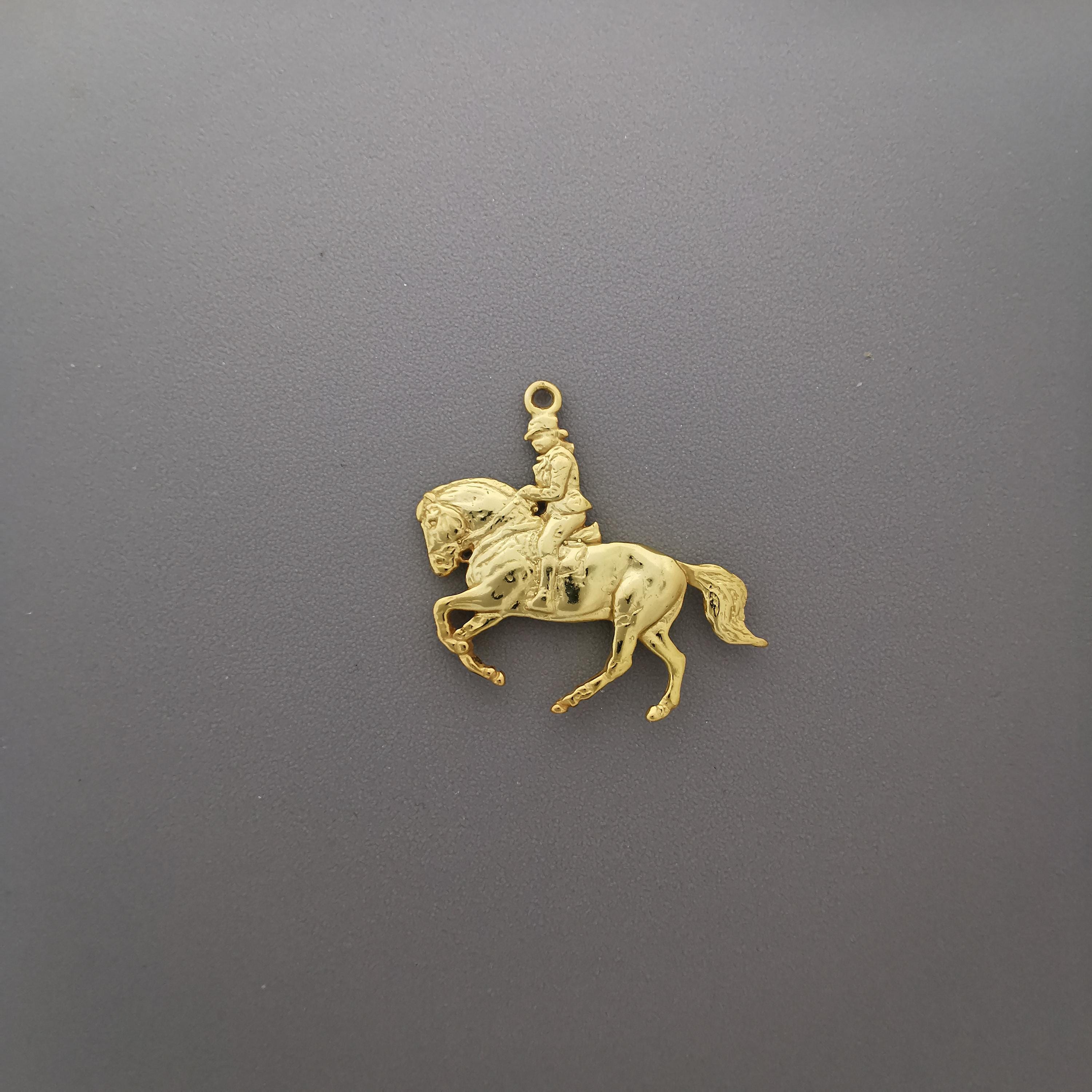 Dressage Jewelry Pendant for Men – Gold-Plated 925 Silver Gift – Equestrian Accessory for Riders and Horse Sport Lovers – Necklace