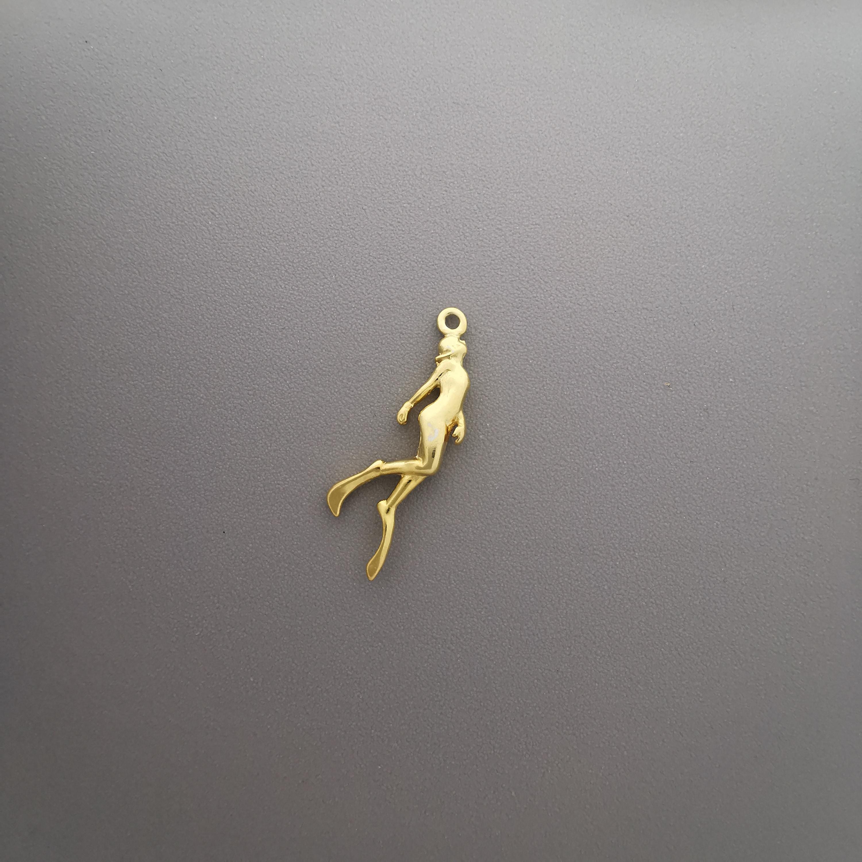 Diving Jewelry Pendant for Women – Gold-Plated 925 Silver Gift – Sports Accessory for Swimmers and Diver Girls – Necklace