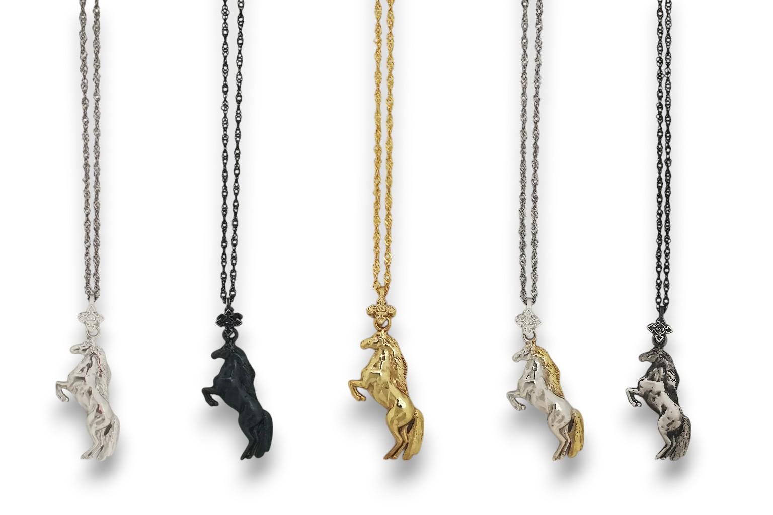 Horse Jewelry Pendant for Men and Women – Silver with Gold Detail 925 Gift – Elegant Sports Accessory for Riders – Necklace