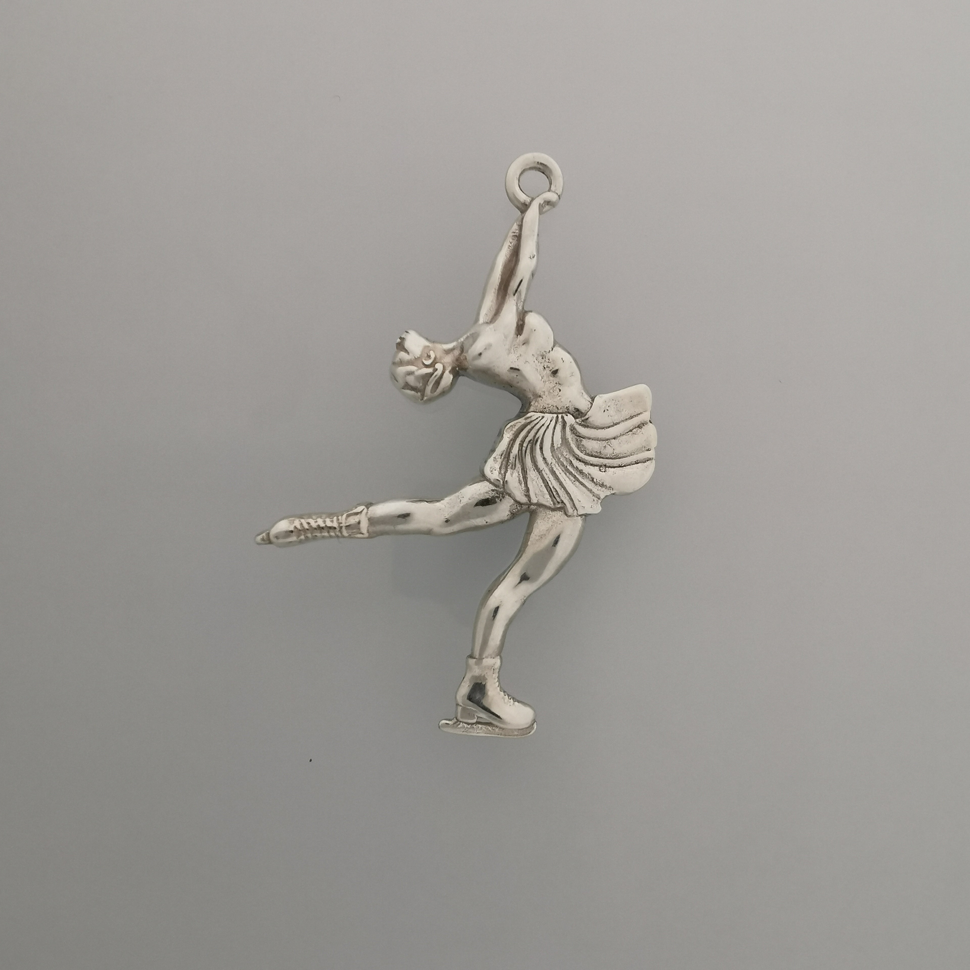 Figure Skating Jewelry Pendant for Women – Gold-Plated 925 Silver Gift – Handcrafted Sport Charm for Ladies on Ice – Necklace