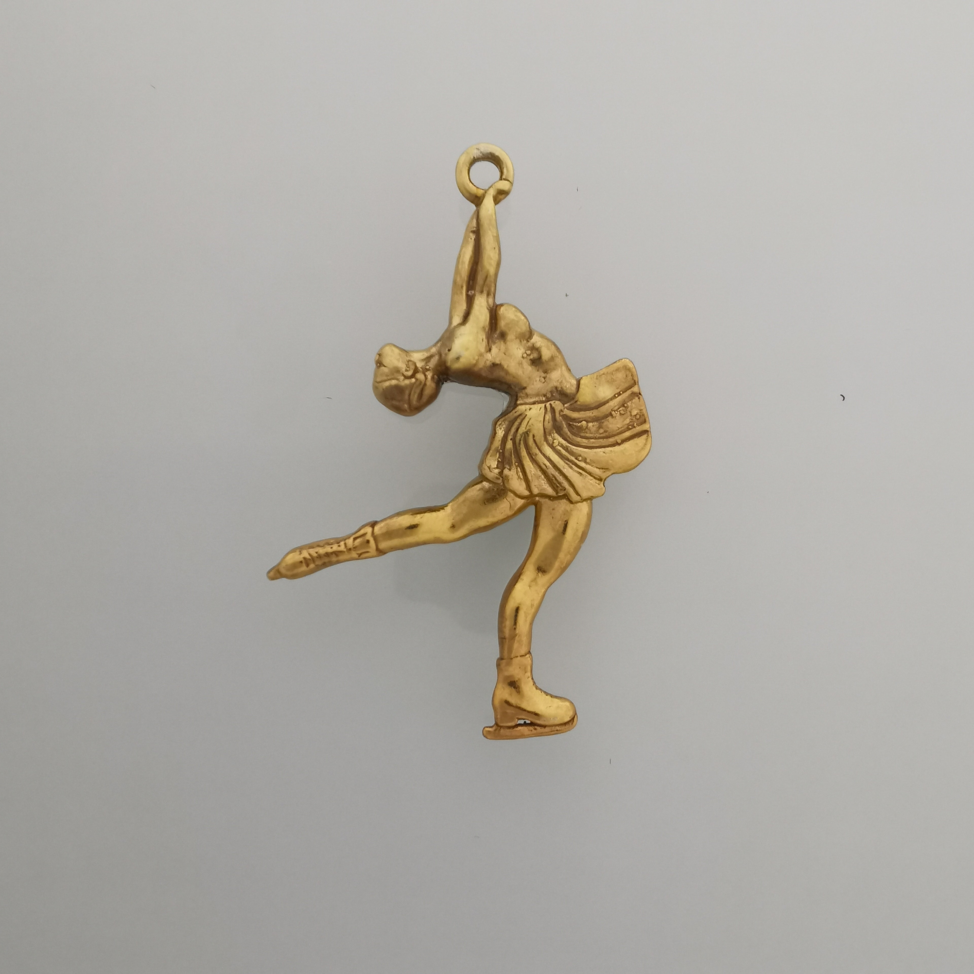 Figure Skating Jewelry Pendant for Women – Gold-Plated 925 Silver Gift – Handcrafted Sport Charm for Ladies on Ice – Necklace