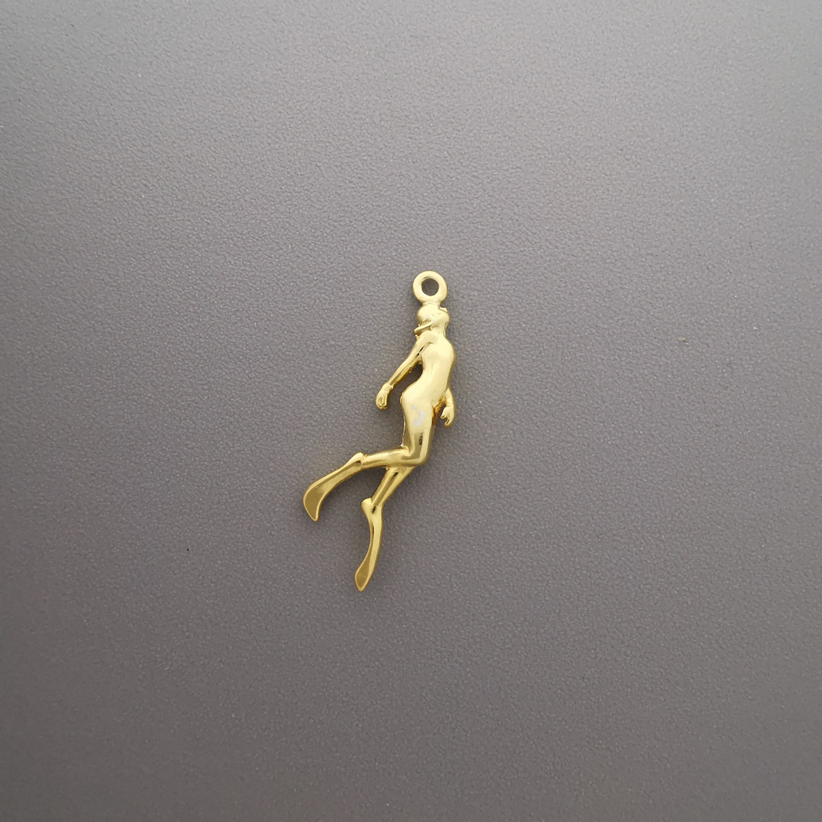 Diving Jewelry Pendant for Women – Silver with Gold Detail 925 Gift – Sports Accessory for Swimmers and Diver Girls – Necklace