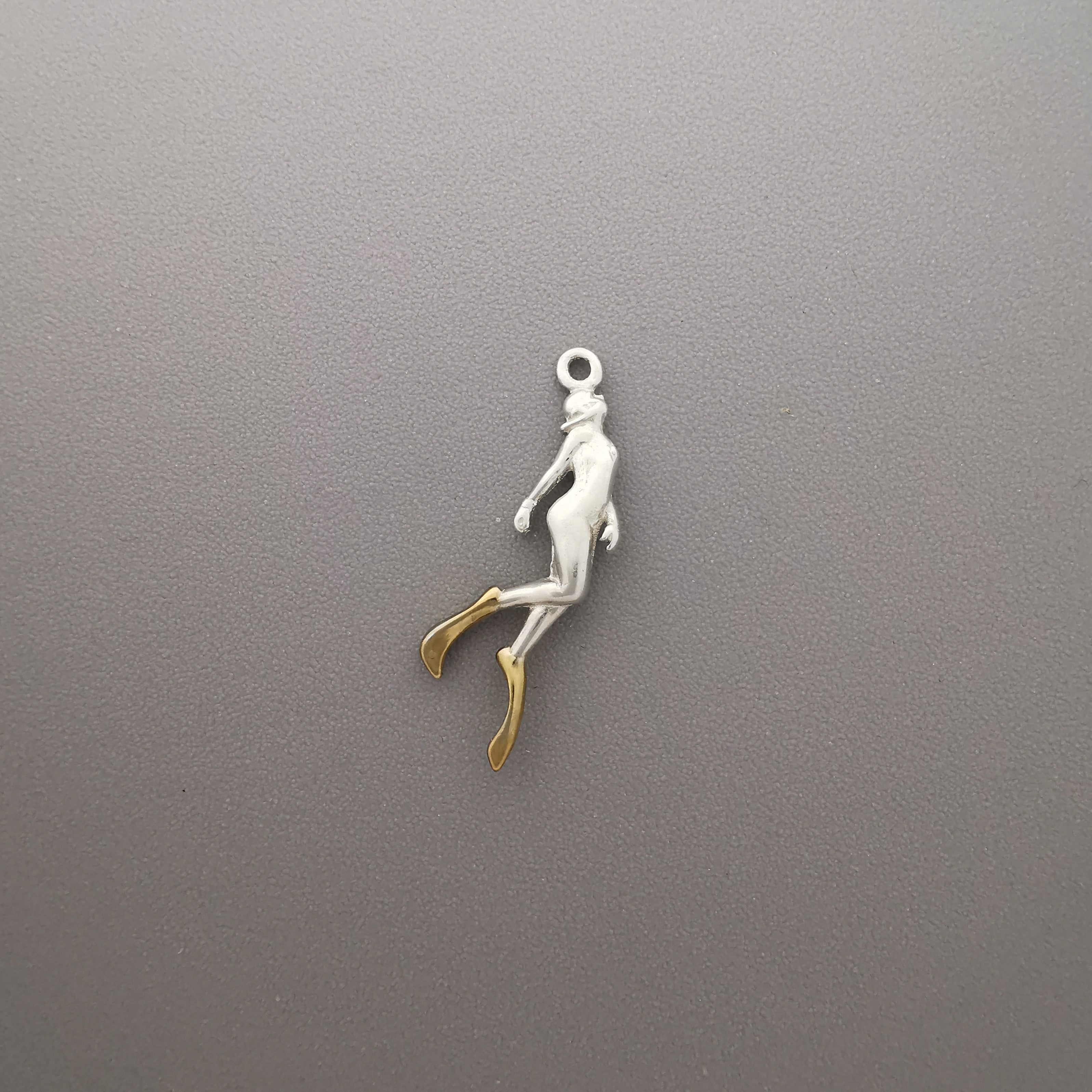 Diving Jewelry Pendant for Women – Silver with Gold Detail 925 Gift – Sports Accessory for Swimmers and Diver Girls – Necklace