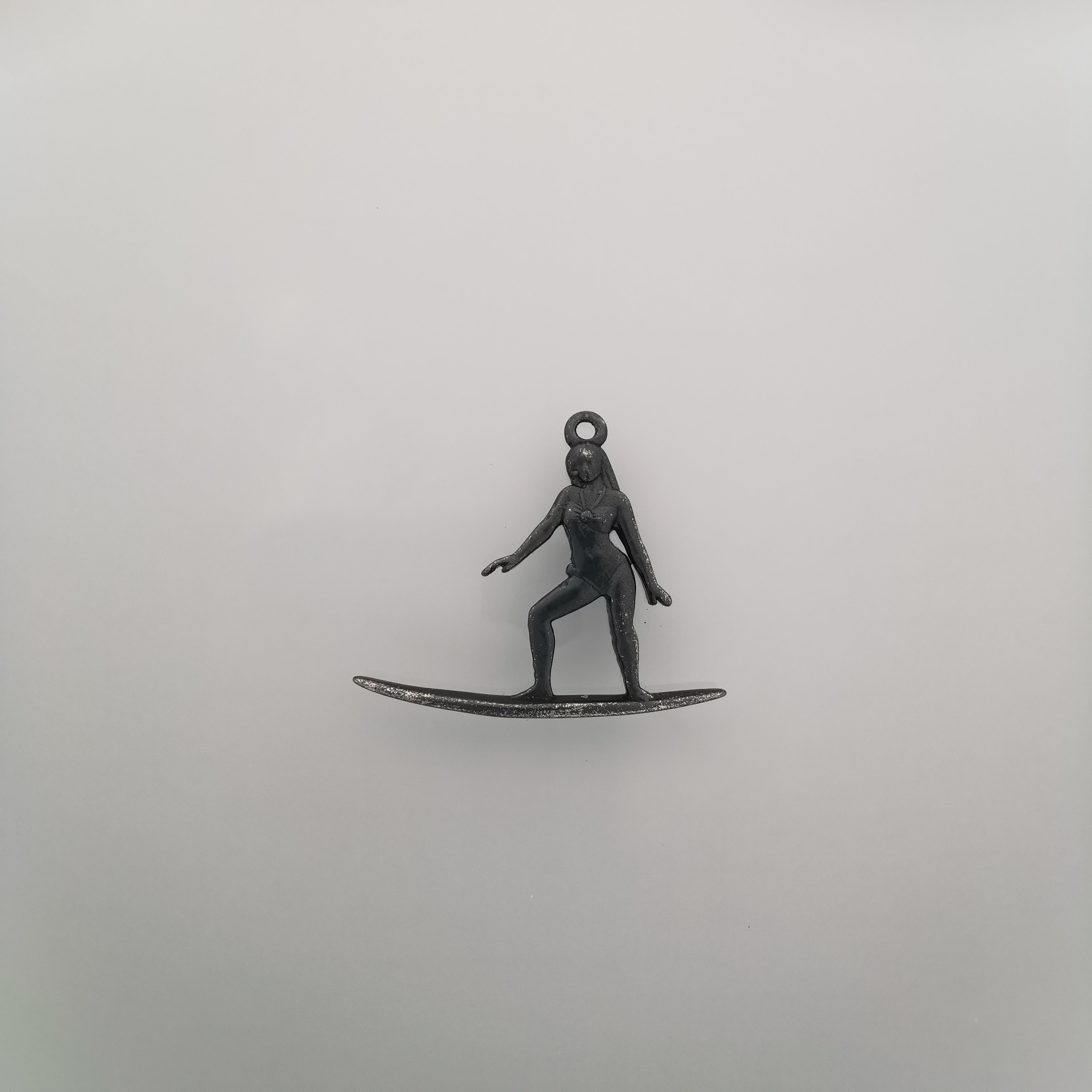 Surfing Woman Necklace – Classic 925 Silver Pendant – Beach-Inspired Jewelry Gift for Surfer Girls and Ocean Spirits