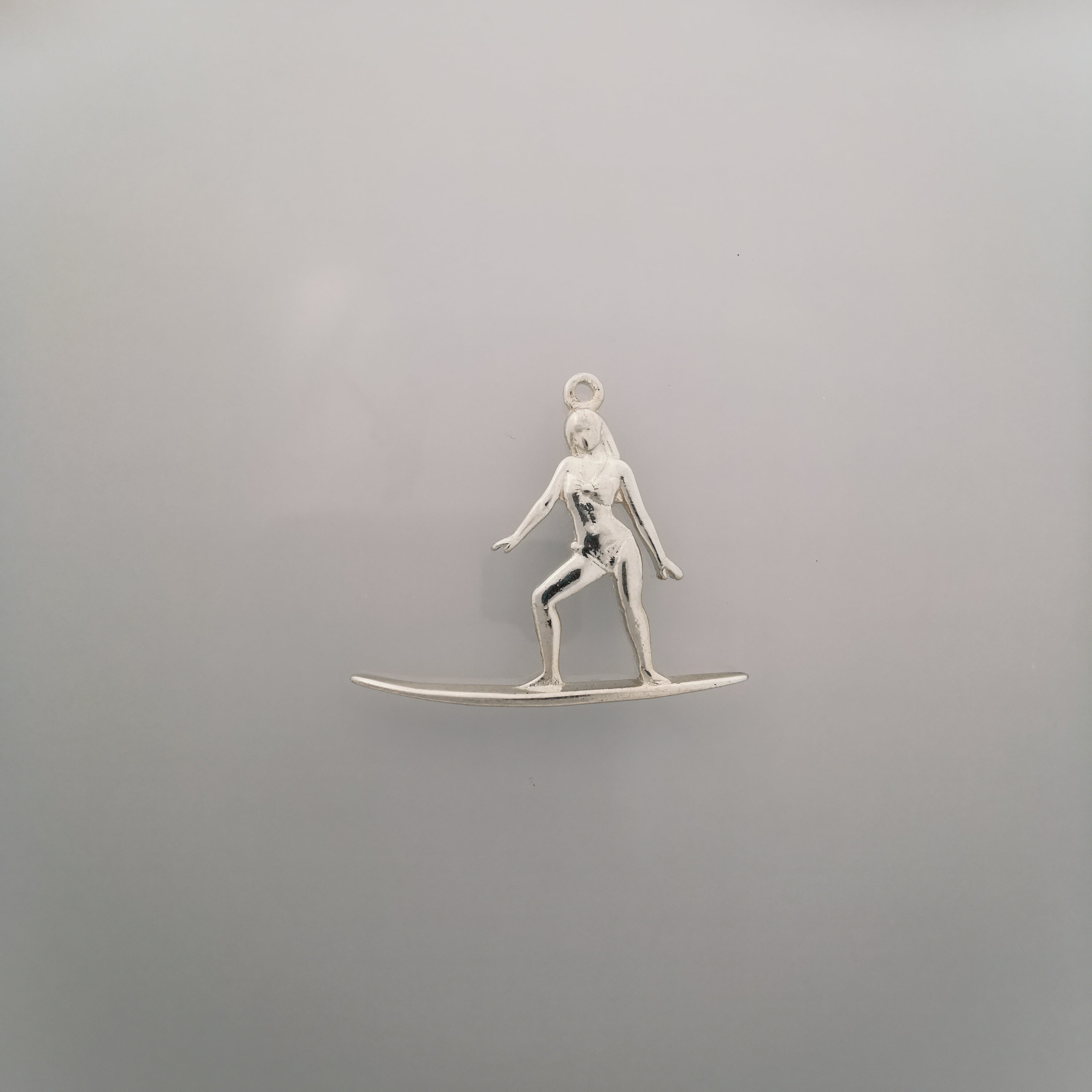 Surfing Woman Necklace – Classic 925 Silver Pendant – Beach-Inspired Jewelry Gift for Surfer Girls and Ocean Spirits