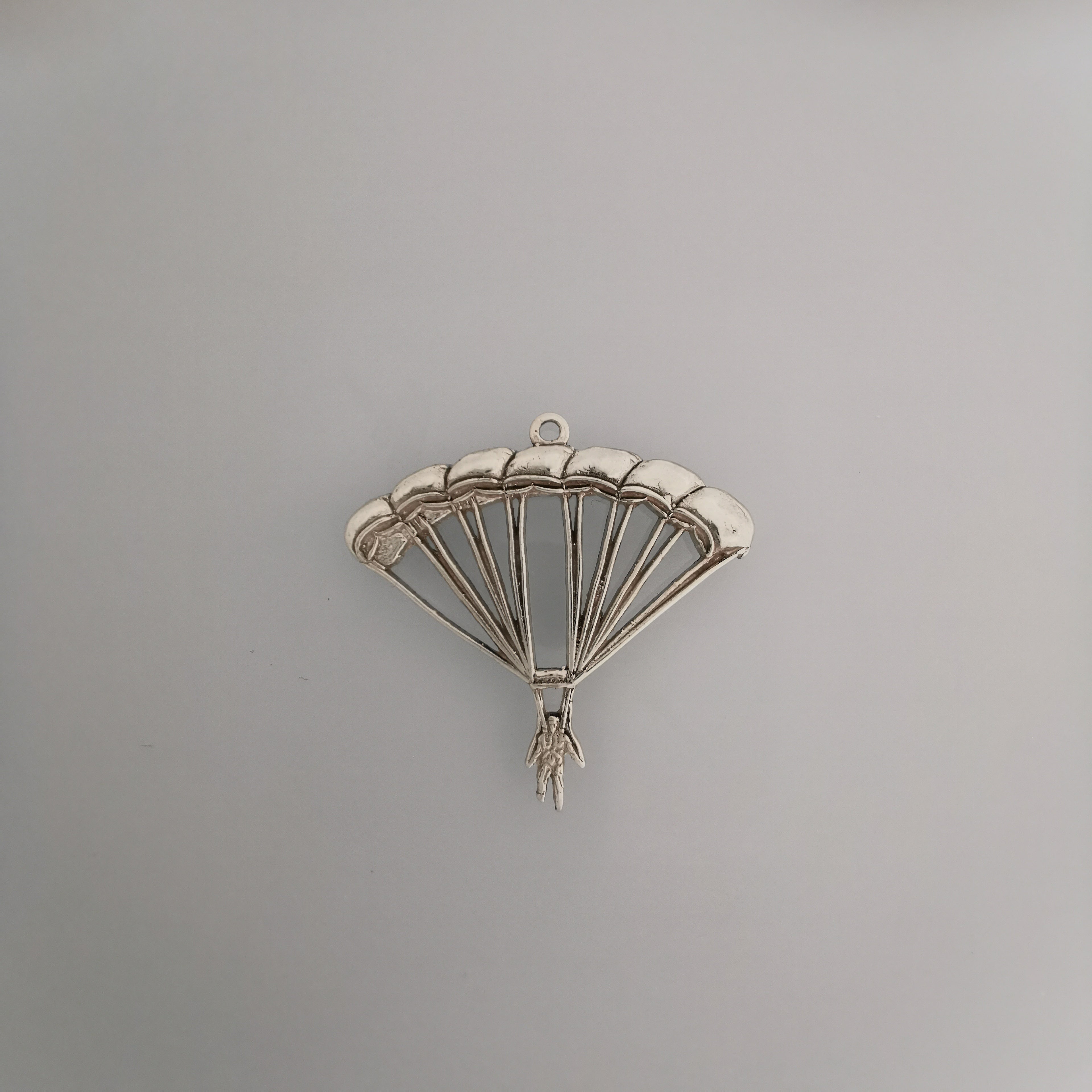 Skydiving Pendant for Men and Women – Gold-Plated 925 Silver Jewelry Gift – Handcrafted Sports Charm for Extreme Movement – Necklace
