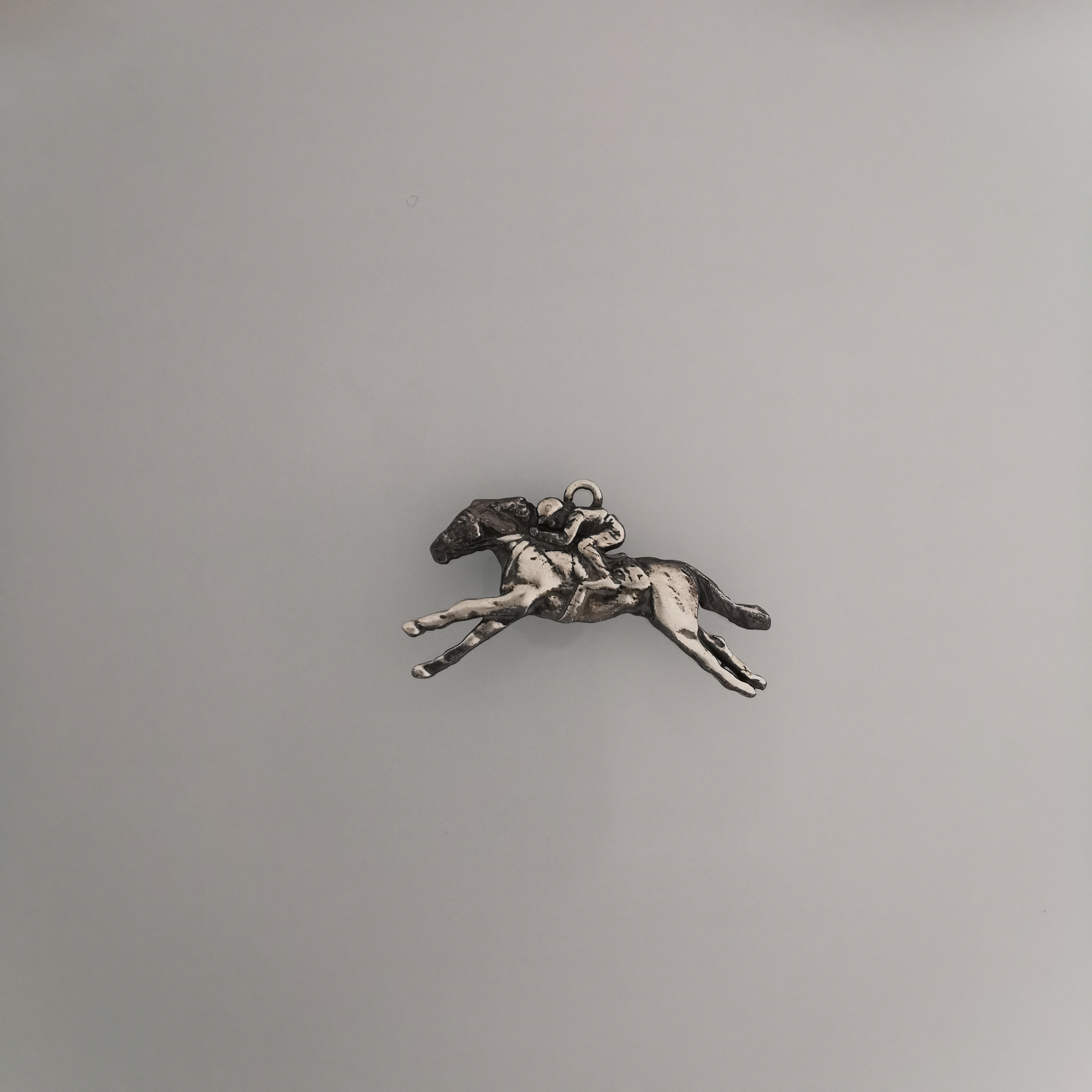 Horse Racing Jewelry Pendant for Men – Classic 925 Sterling Silver Gift – Handcrafted Sports Accessory for Riders – Necklace