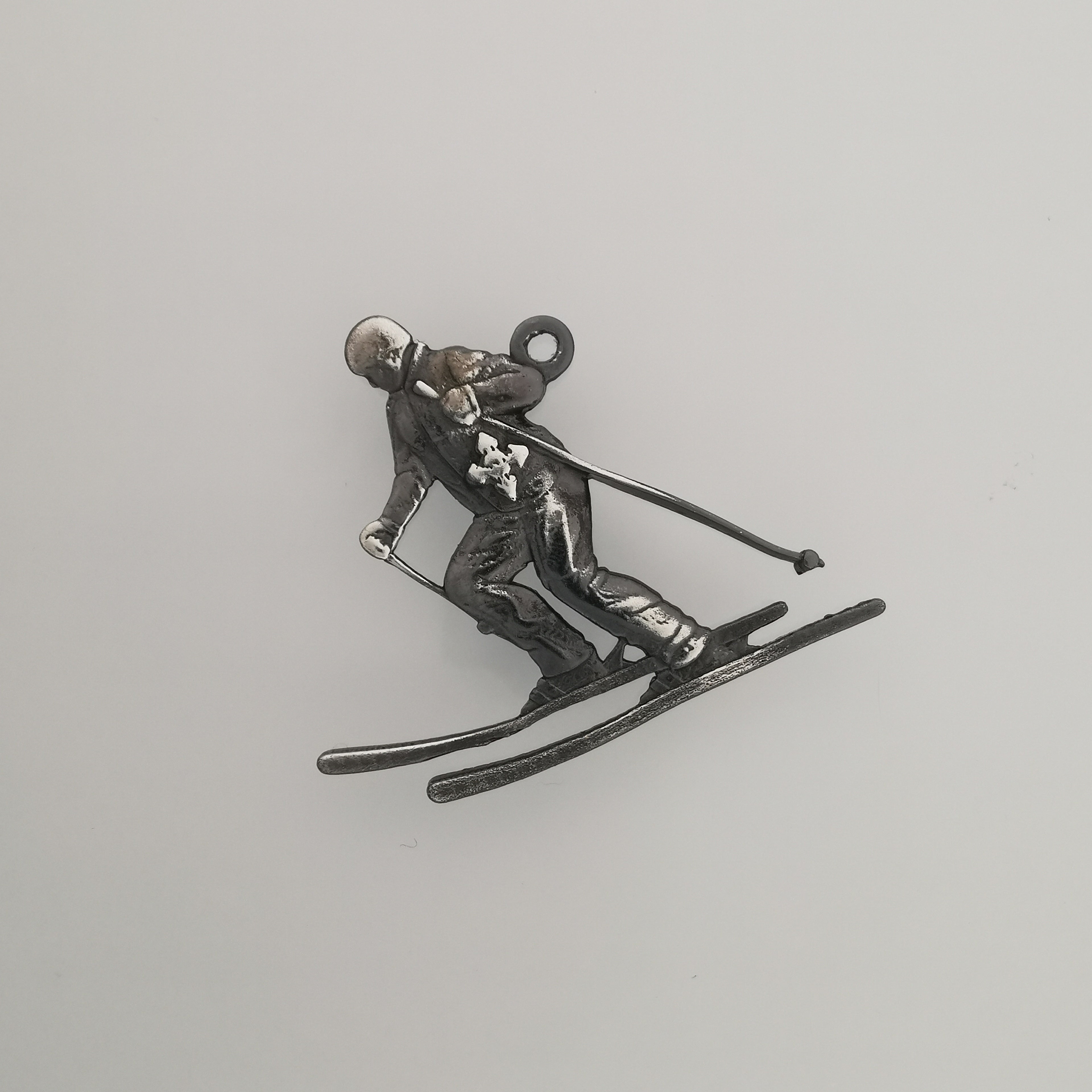 Skiing Jewelry Pendant for Women & Men – 925 Silver with Partial Gold Plating – Handcrafted Sports Charm for Slalom and Freestyle – Necklace