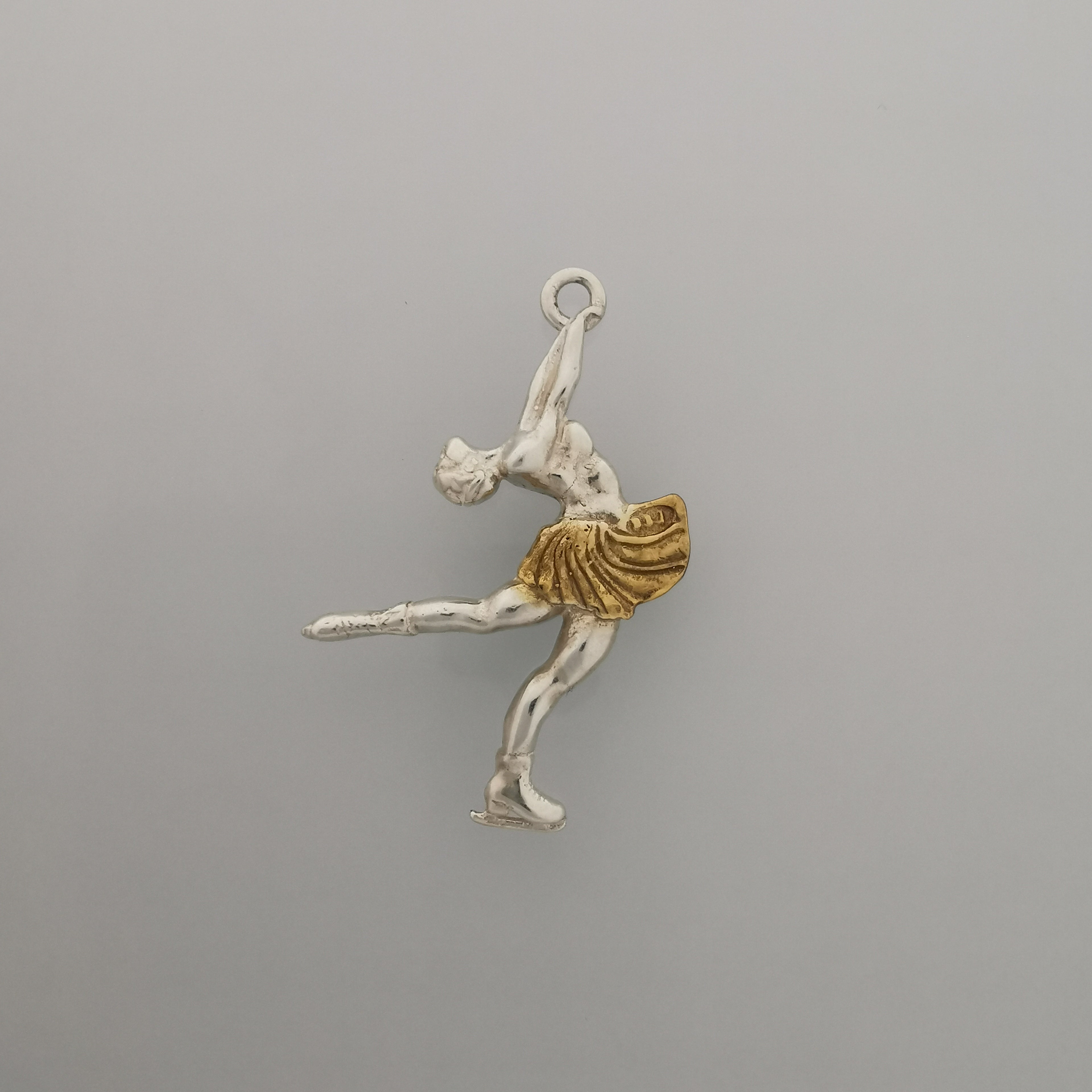 Figure Skating Jewelry Pendant for Women – Gold-Plated 925 Silver Gift – Handcrafted Sport Charm for Ladies on Ice – Necklace