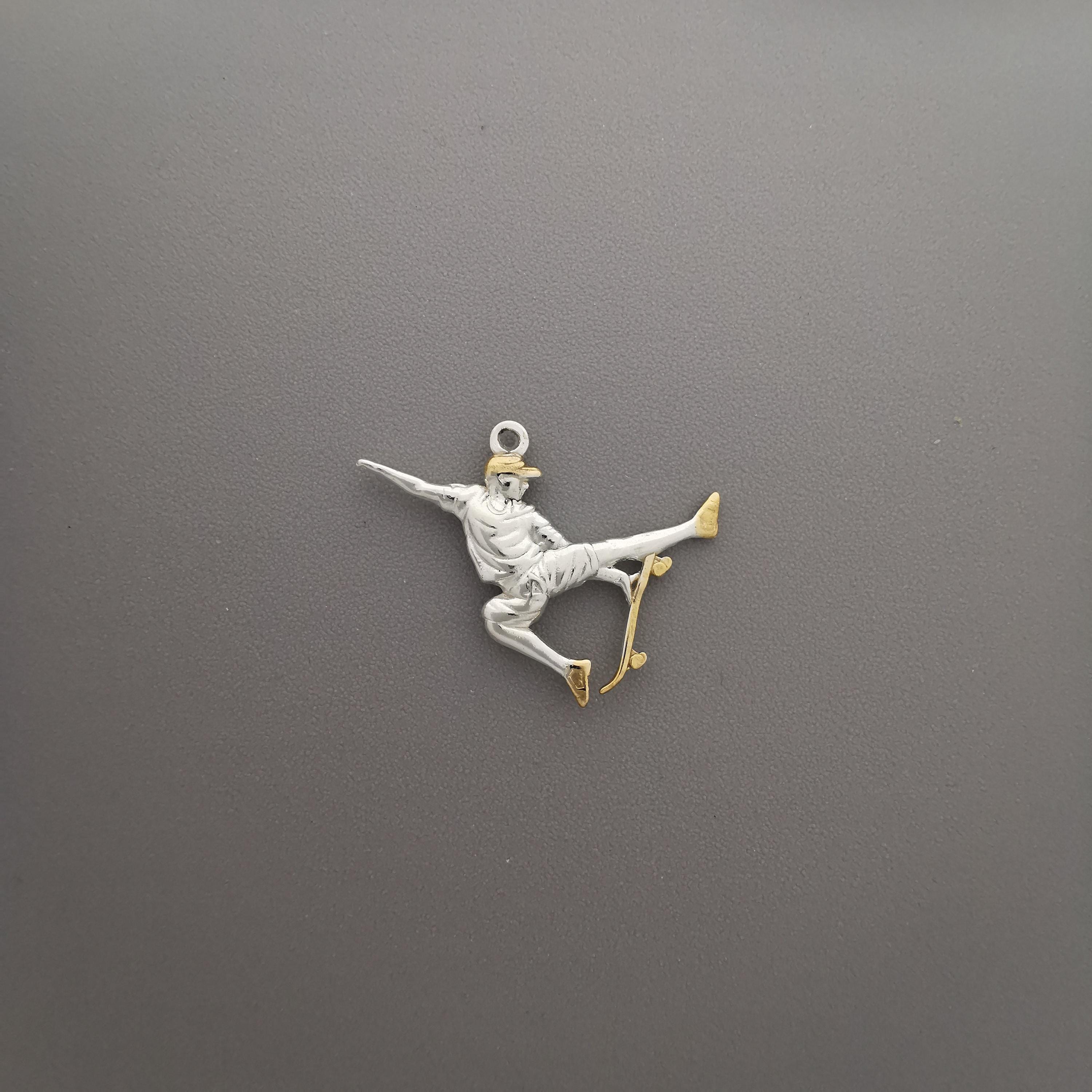 Skateboarding Jewelry Pendant for Men and Teen Boys – 925 Silver with Partial Gold Plating, Handcrafted Gift Necklace for Skaters and Riders