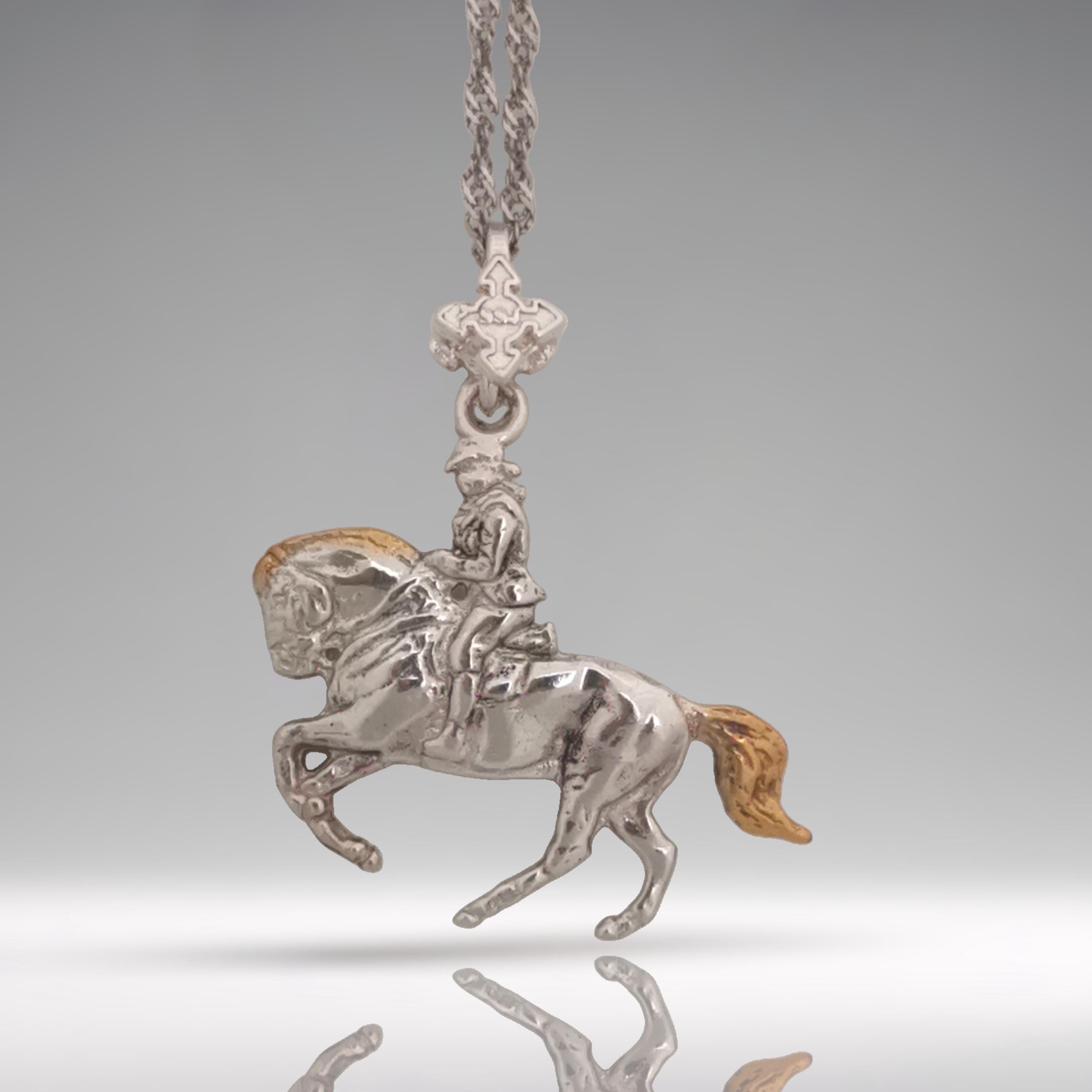 Dressage Jewelry Pendant for Men – Silver with Partial Gold Plating 925 Gift – Equestrian Accessory for Riders and Horse Sport – Necklace