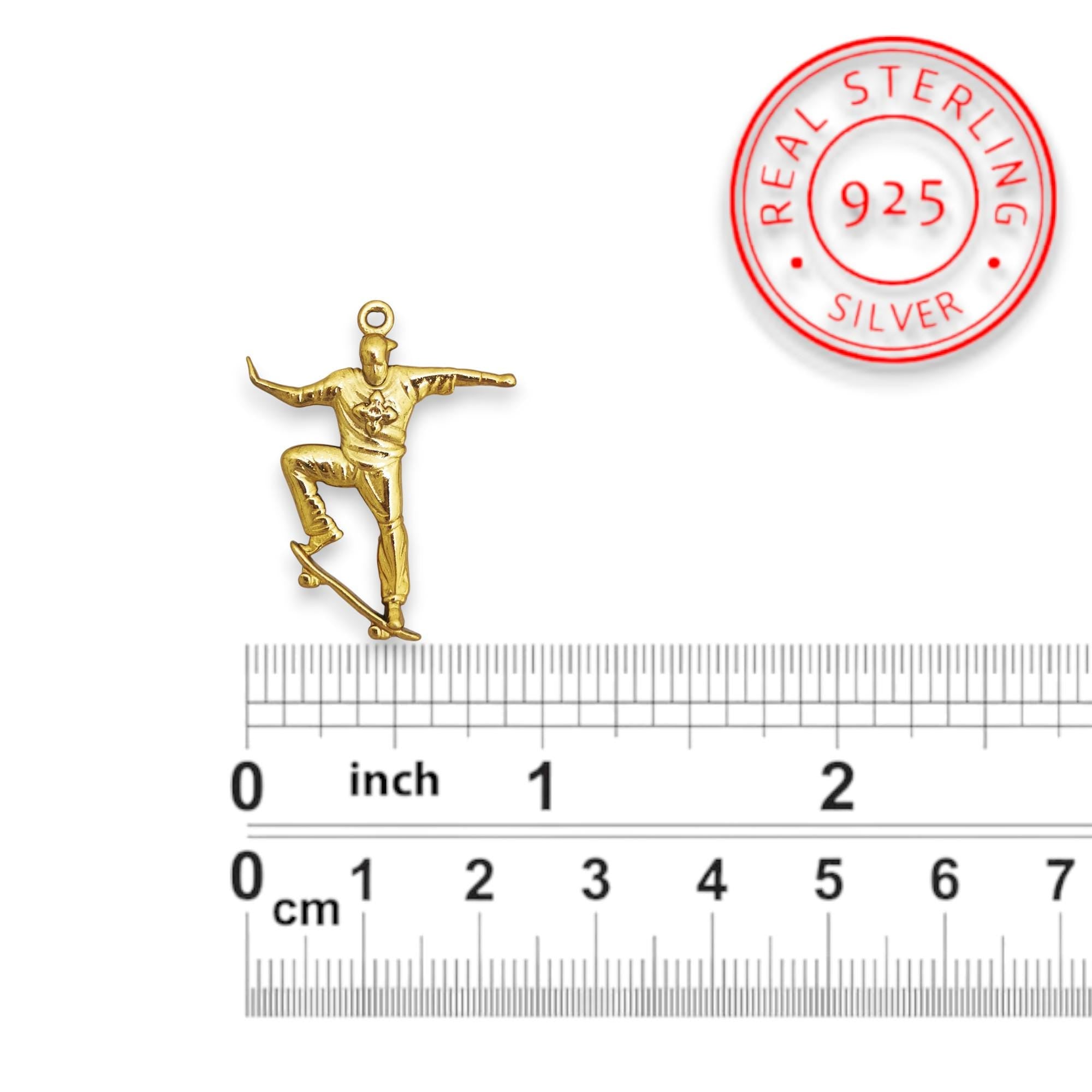 Skateboard Pendant for Men & Teen Boys – Gold-Plated 925 Silver Jewelry Gift – Urban Streetwear Charm for Skaters and Athletes – Necklace