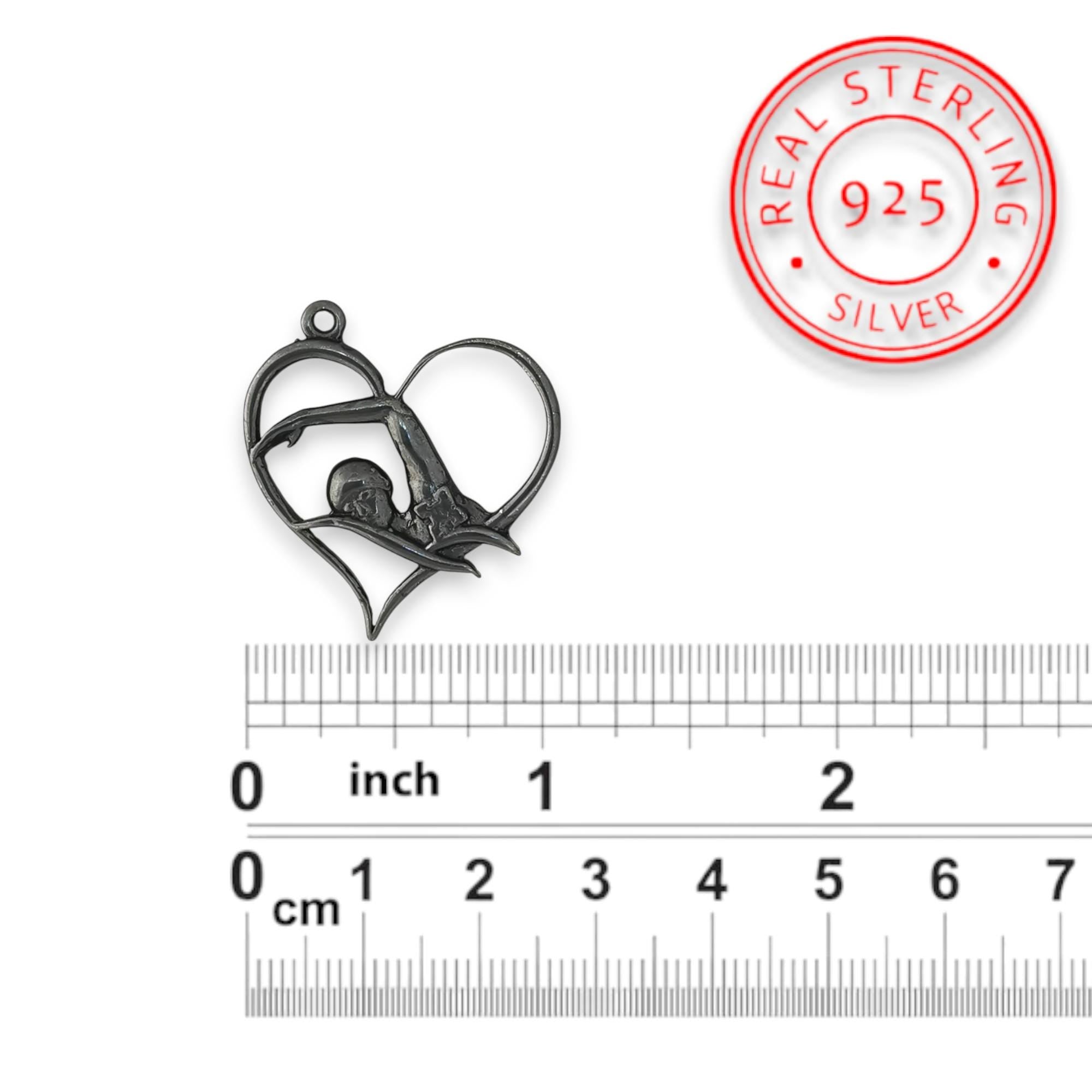 Swimmer Heart Jewelry Pendant for Women – Black 925 Silver Gift – Handcrafted Sports Accessory for Swimmers and Water Sport Fans – Necklace