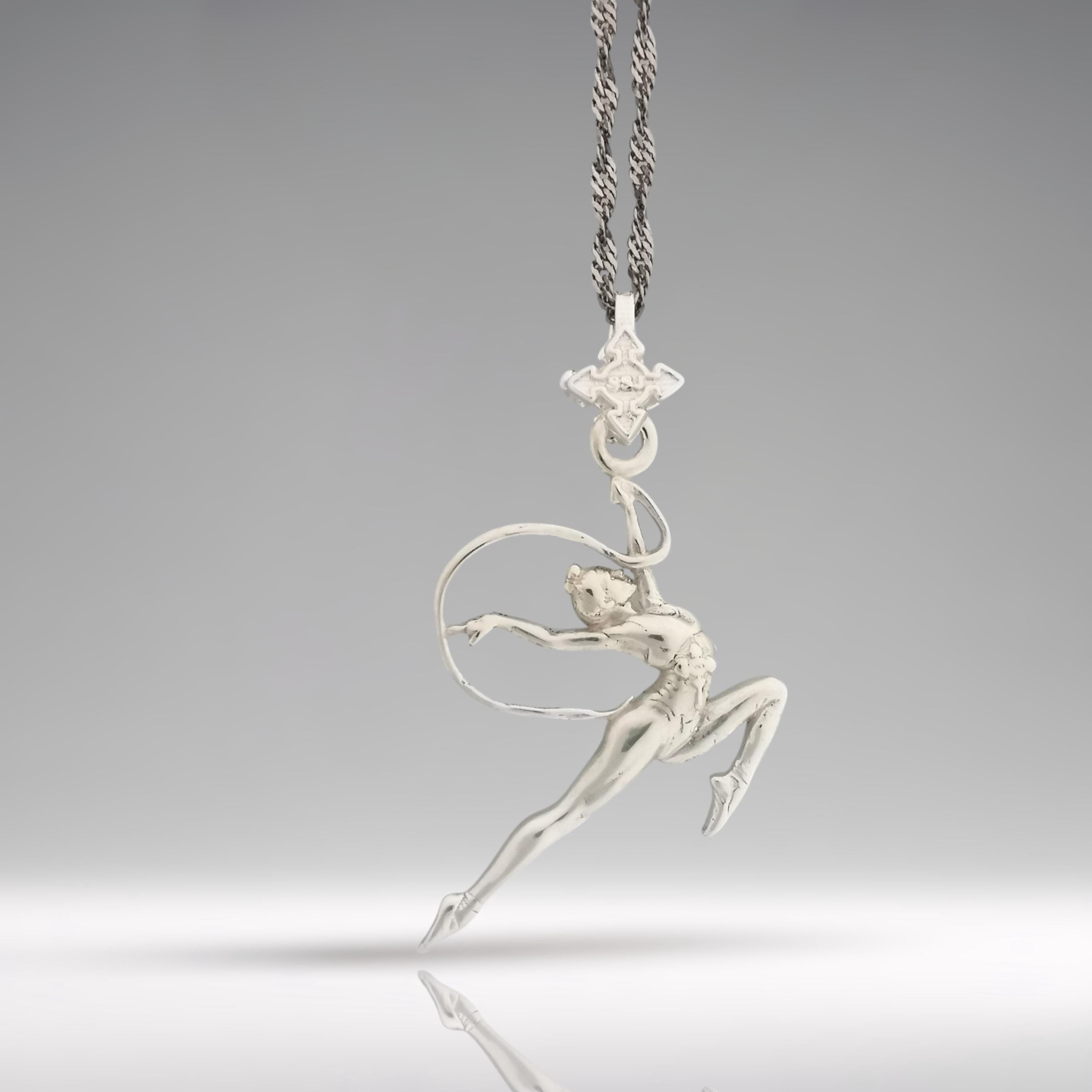 Elegant gymnastics pendant in Classic Silver – rhythmic movement captured in solid 925 sterling silver for gymnasts, dancers, and athletic young women.
🎁 Perfect gift for:
• Rhythmic gymnasts, coaches, fans
• Girls, teen athletes, dancers
• Competition success, birthday, team spirit