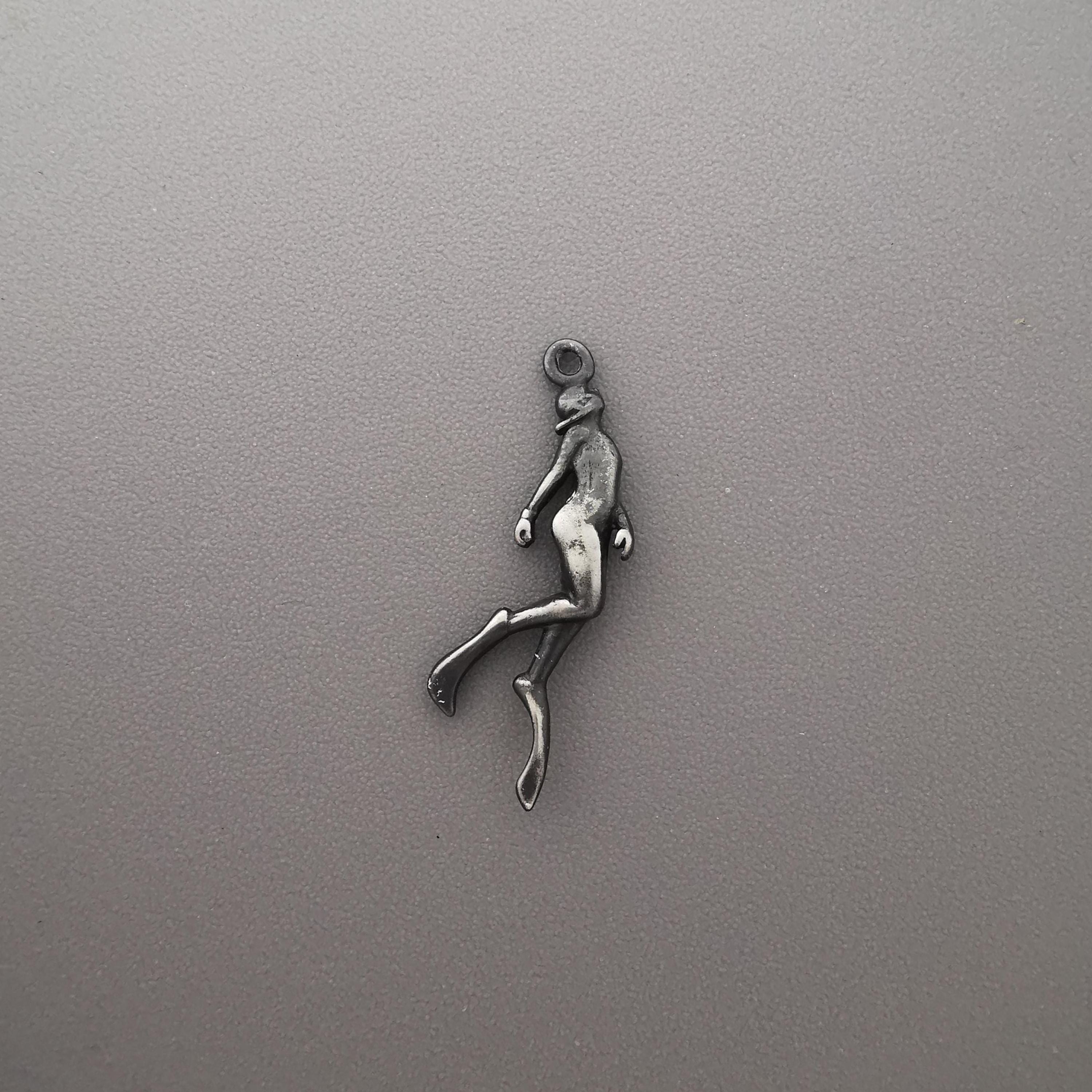 Diving Jewelry Pendant for Women – Vintage Style 925 Silver Gift – Sports Accessory for Swimmers and Diver Girls – Necklace